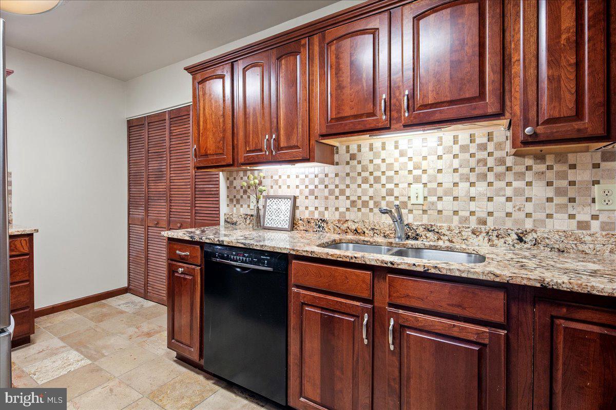 ALEXANDRIA KNOLLS - Residential