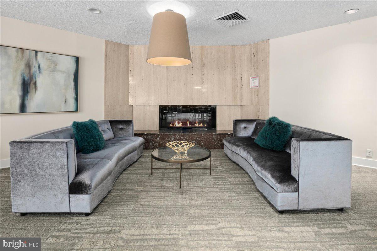 ALEXANDRIA KNOLLS - Residential