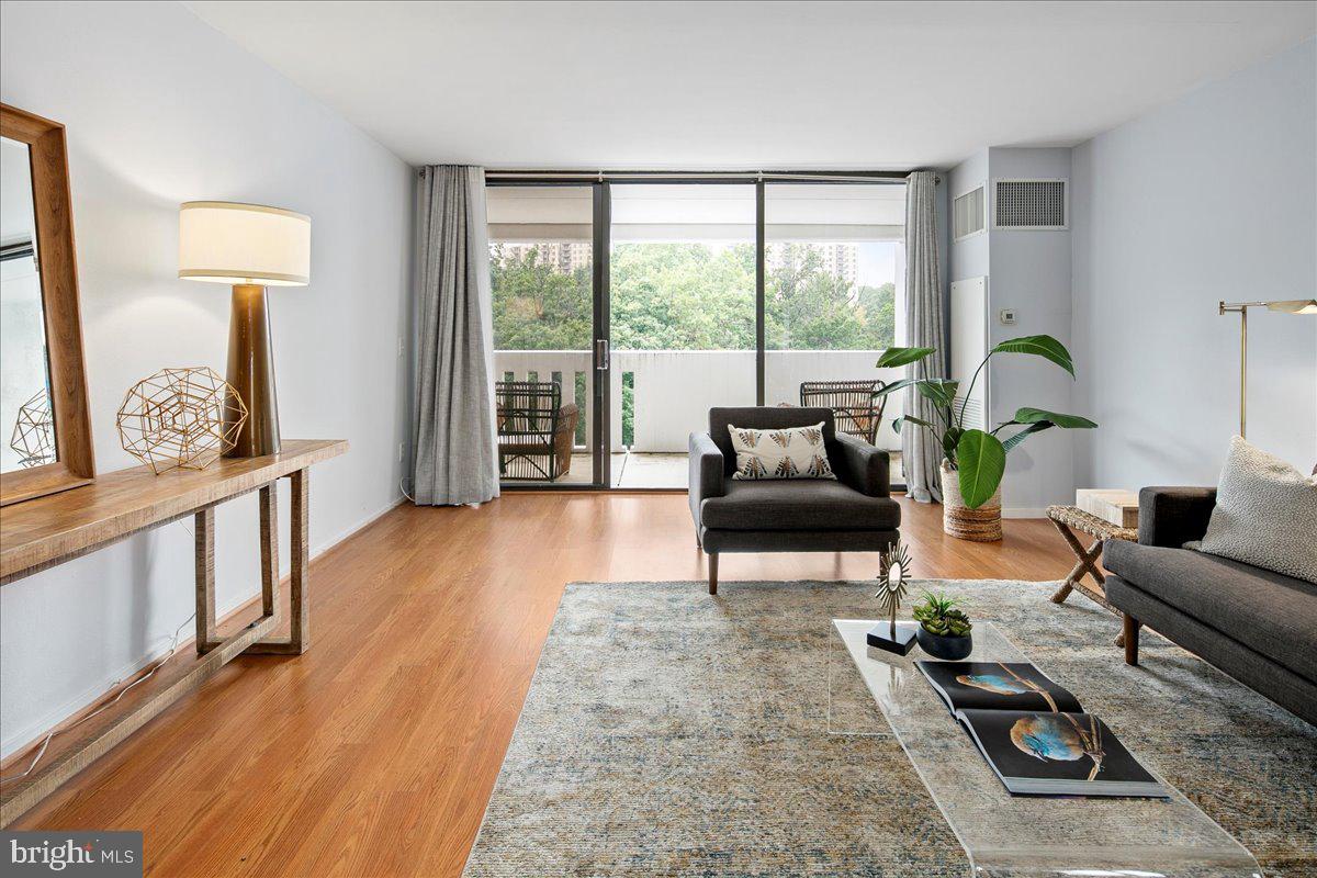 ALEXANDRIA KNOLLS - Residential