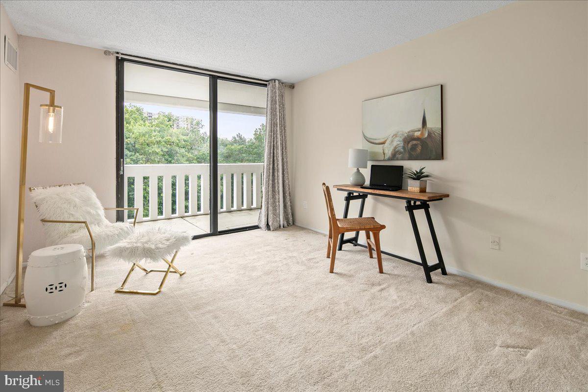 ALEXANDRIA KNOLLS - Residential