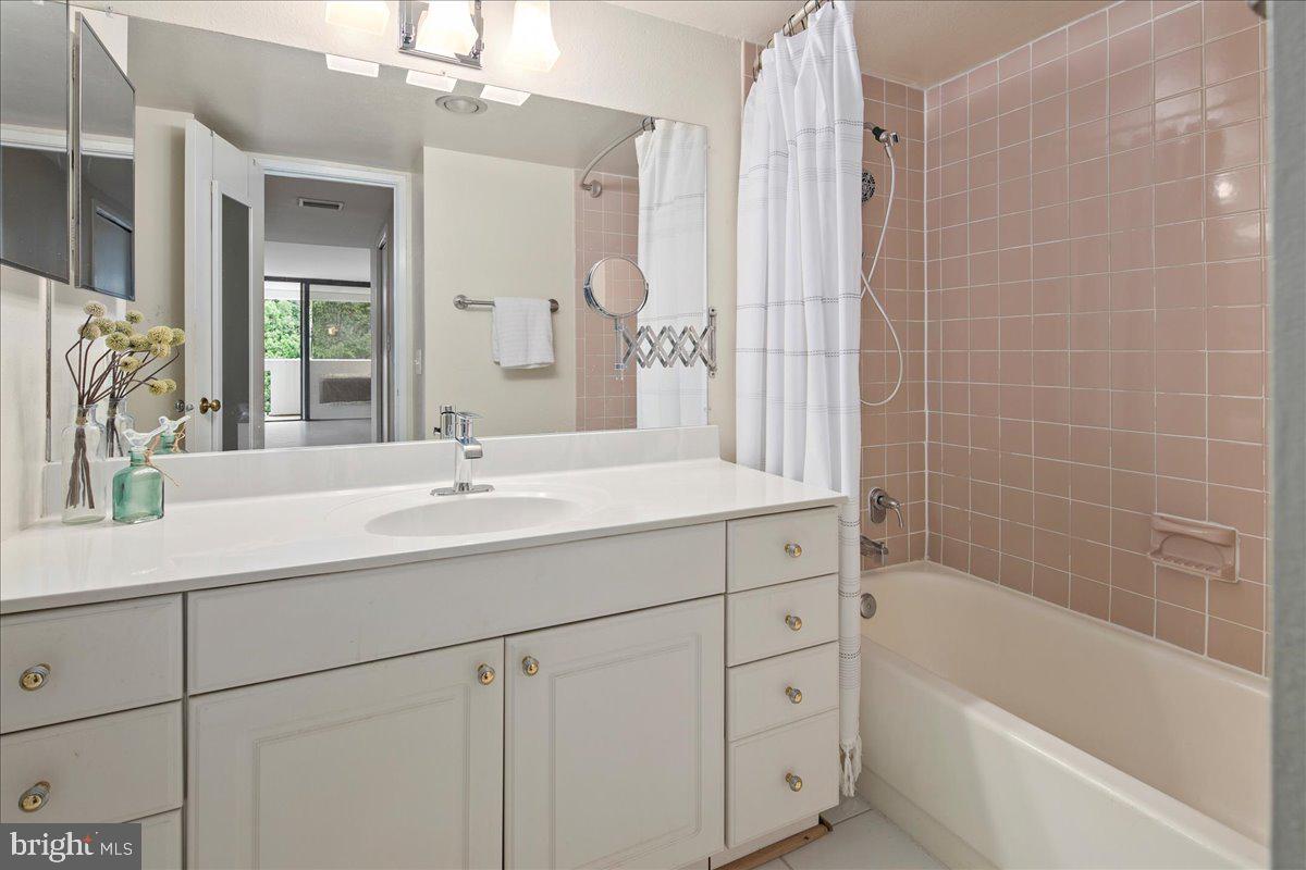 ALEXANDRIA KNOLLS - Residential