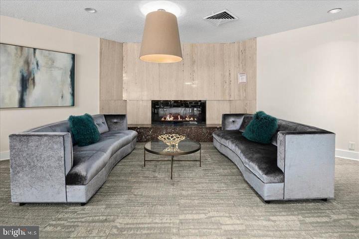 ALEXANDRIA KNOLLS - Residential