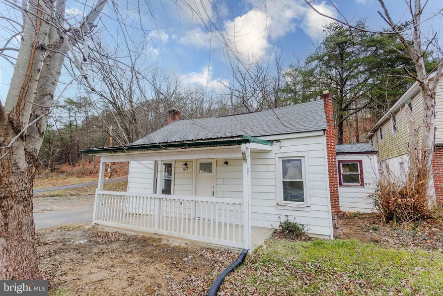 Beautifully remodeled home in Berkeley Springs features 2 bedrooms, 1 bathroom, living room, kitchen, laundry room, driveway and yard.  Close to schools, shopping, restaurants and state parks.  Driving distance to VA and MD state lines.  Unknown material covered by aluminum siding, possible asbestos.