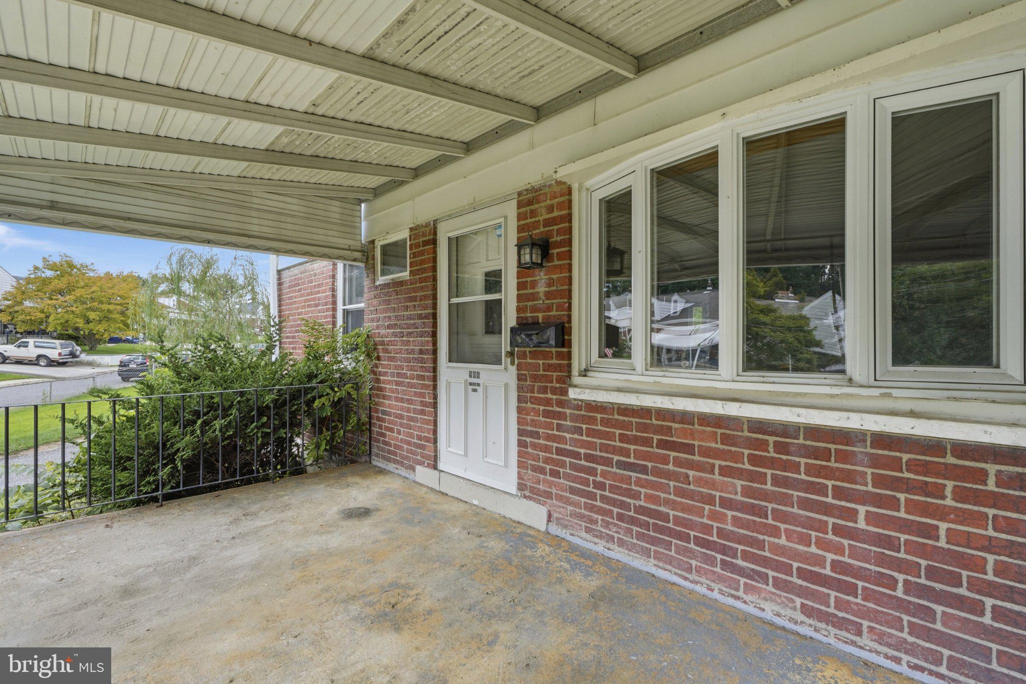 906 KINGSMAN ROAD