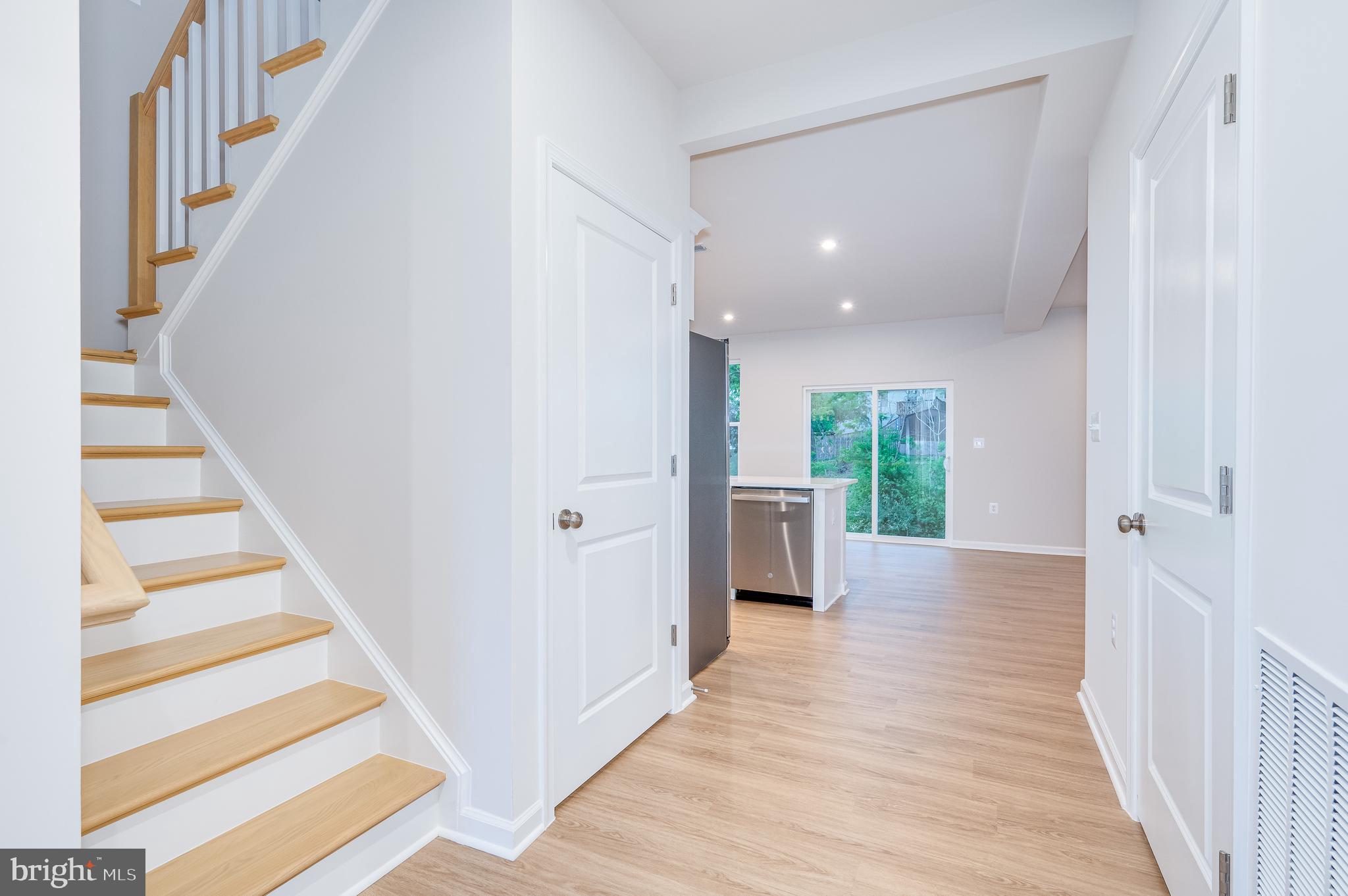 PRESIDENTS POINTE - Residential Lease