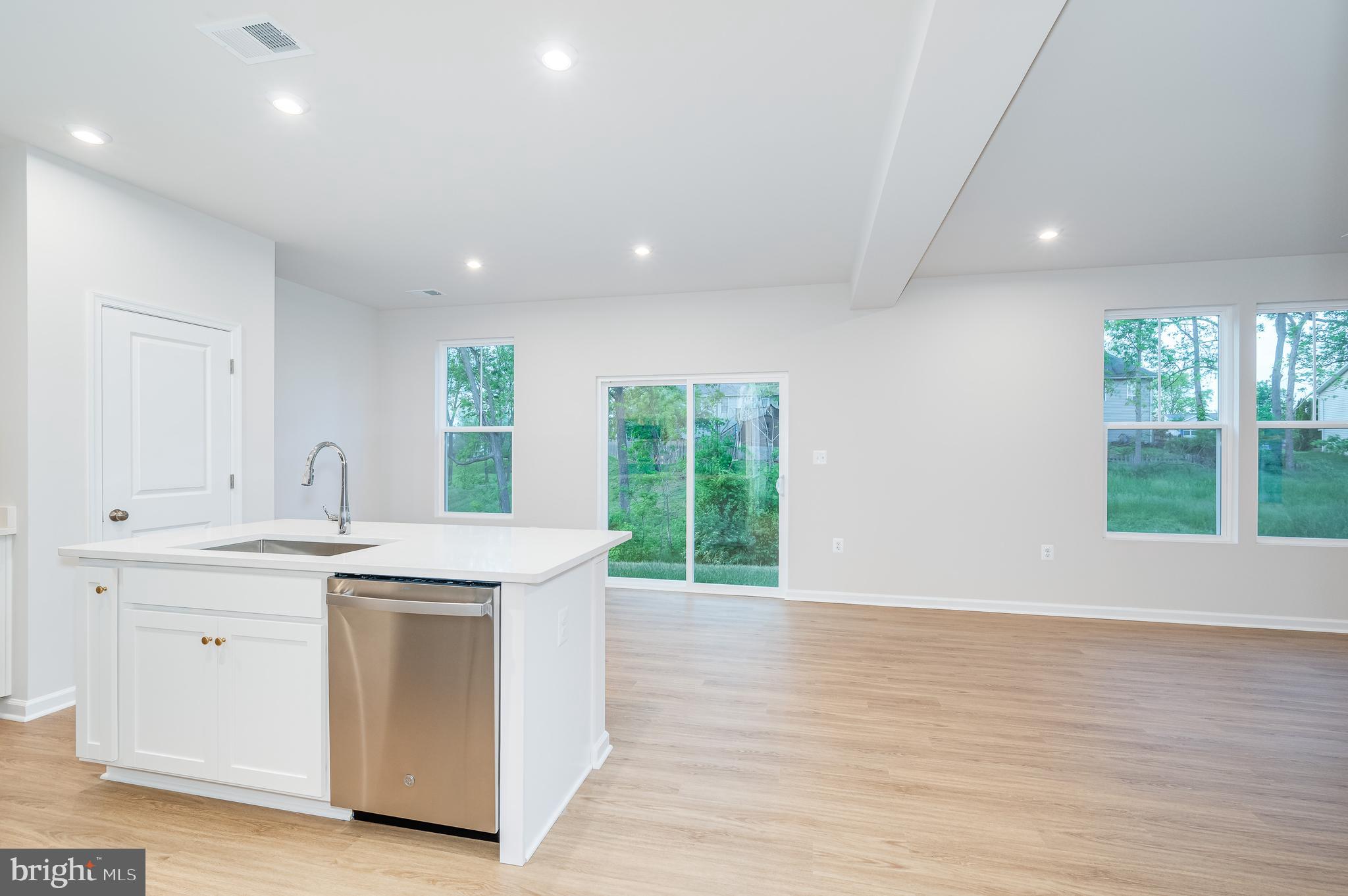 PRESIDENTS POINTE - Residential Lease