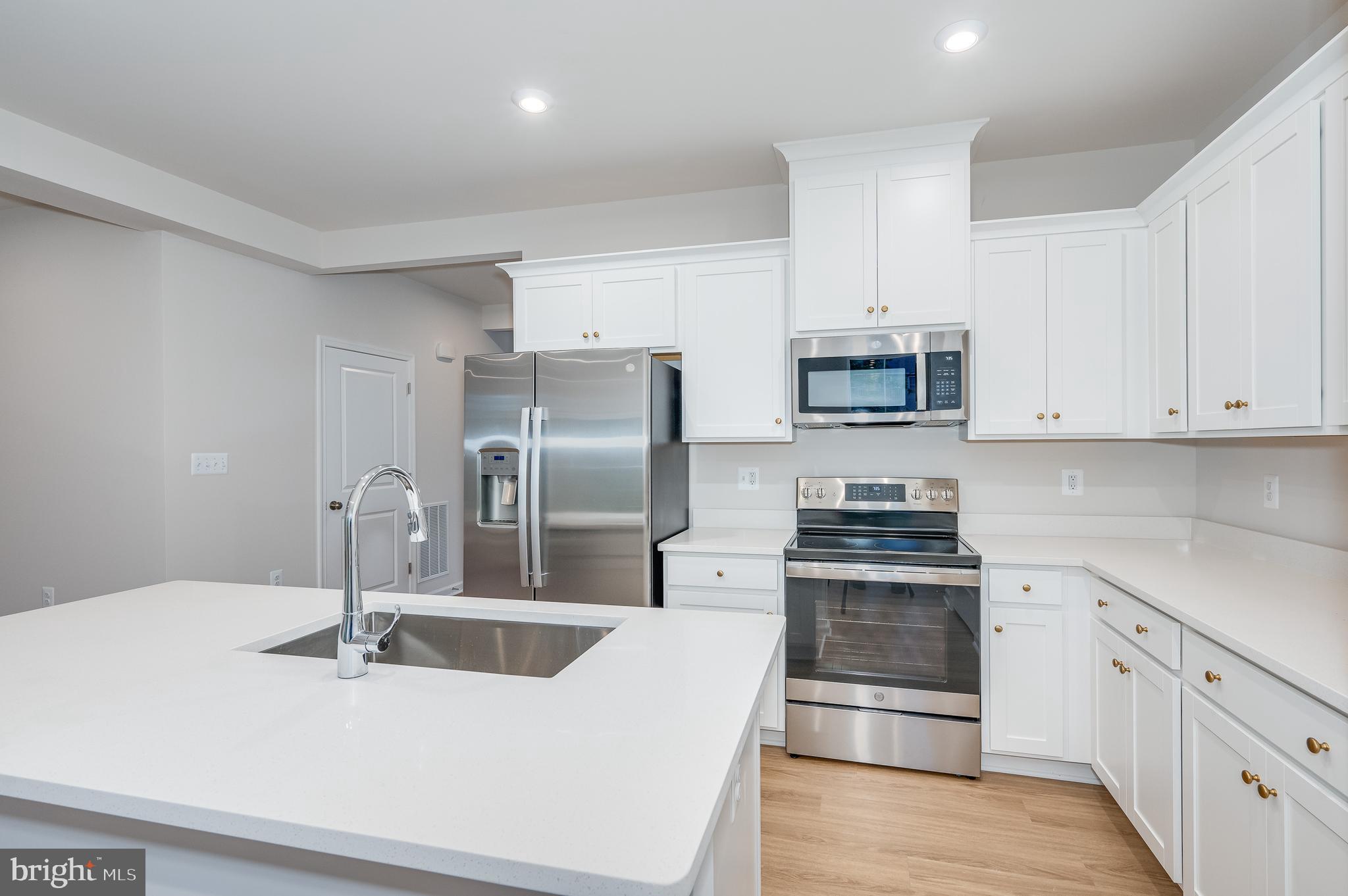 PRESIDENTS POINTE - Residential Lease