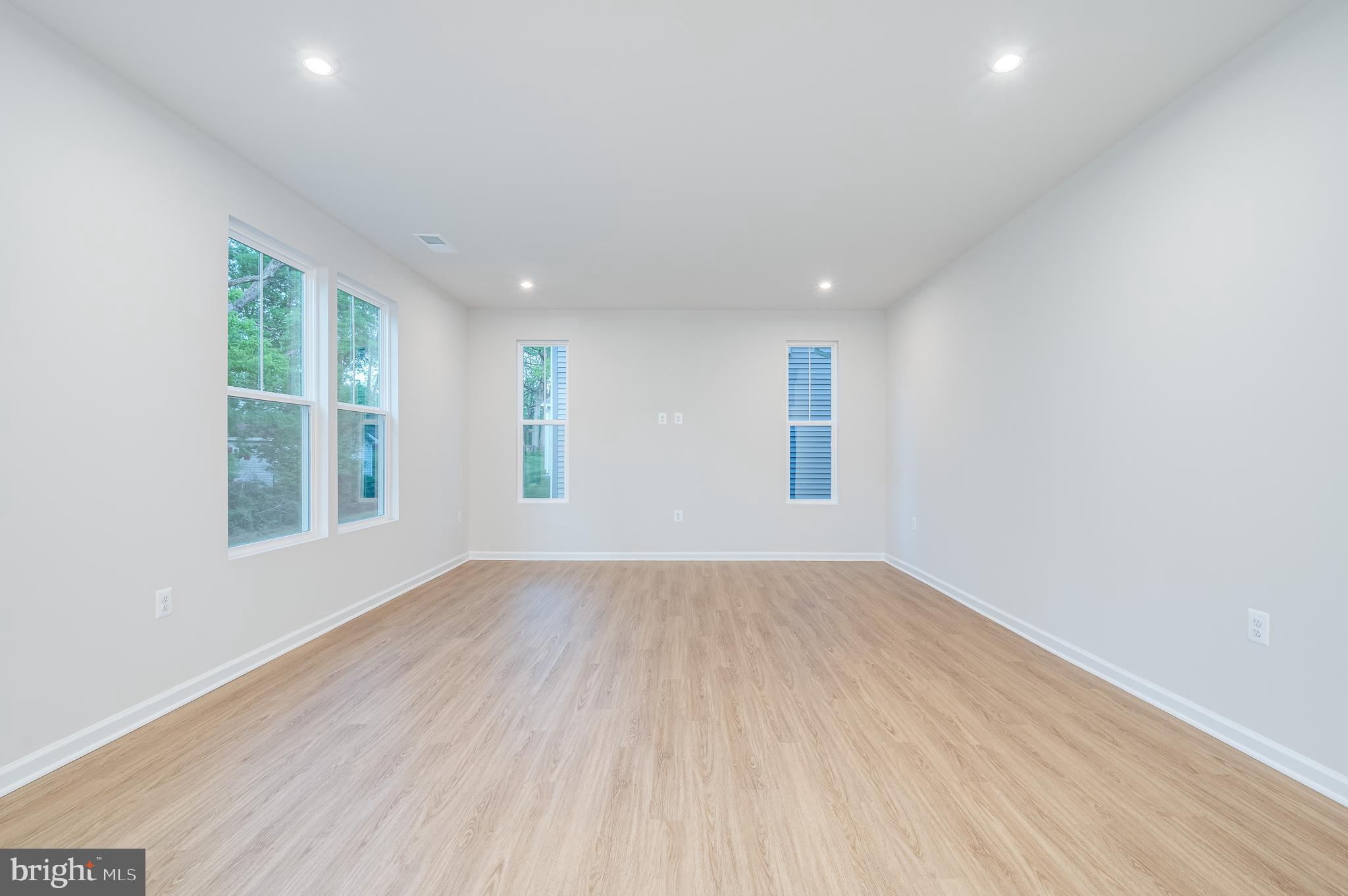 PRESIDENTS POINTE - Residential Lease