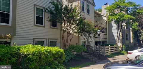 Photo of 2237 Lovedale Lane #G, RESTON, VA 20191 (MLS # VAFX2310094)