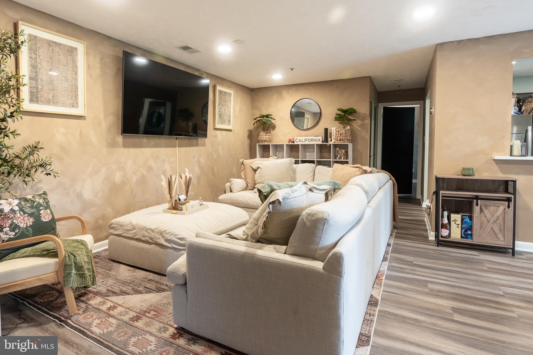 DEVON HILLS CONDO - Residential Lease