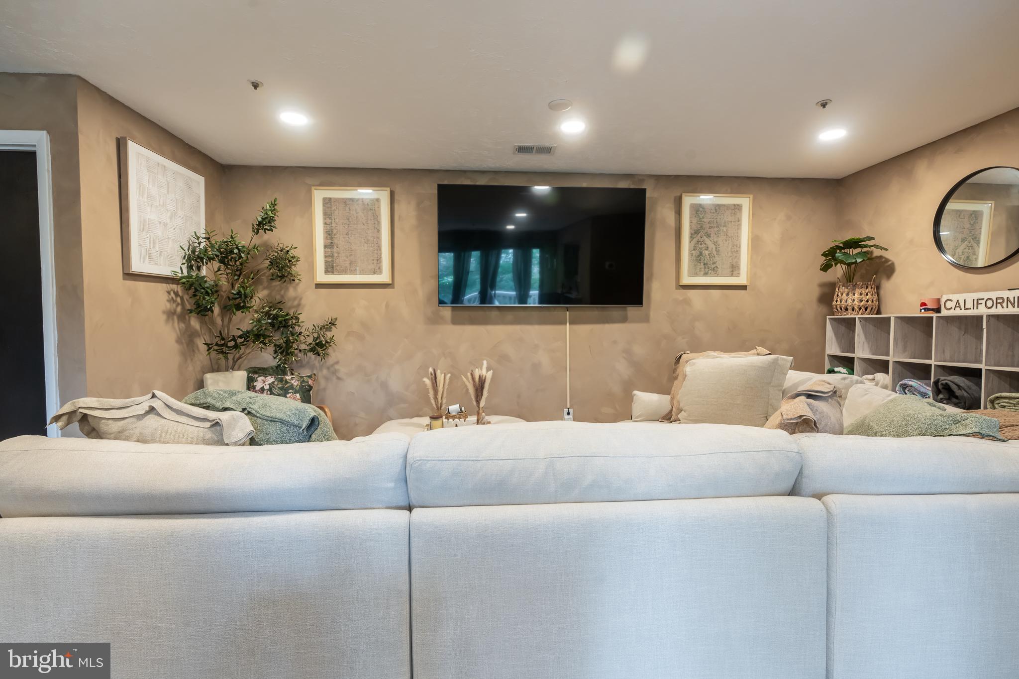 DEVON HILLS CONDO - Residential Lease