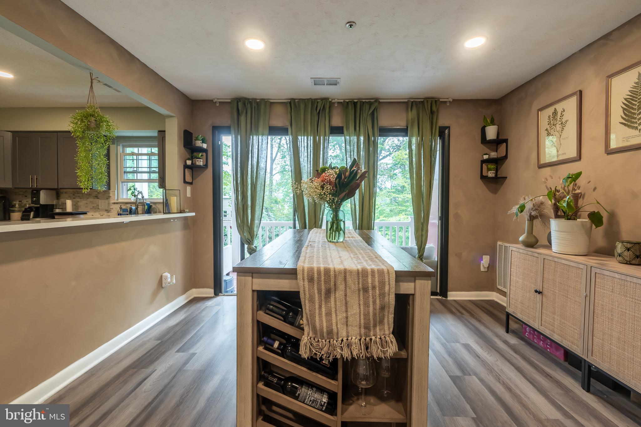 DEVON HILLS CONDO - Residential Lease