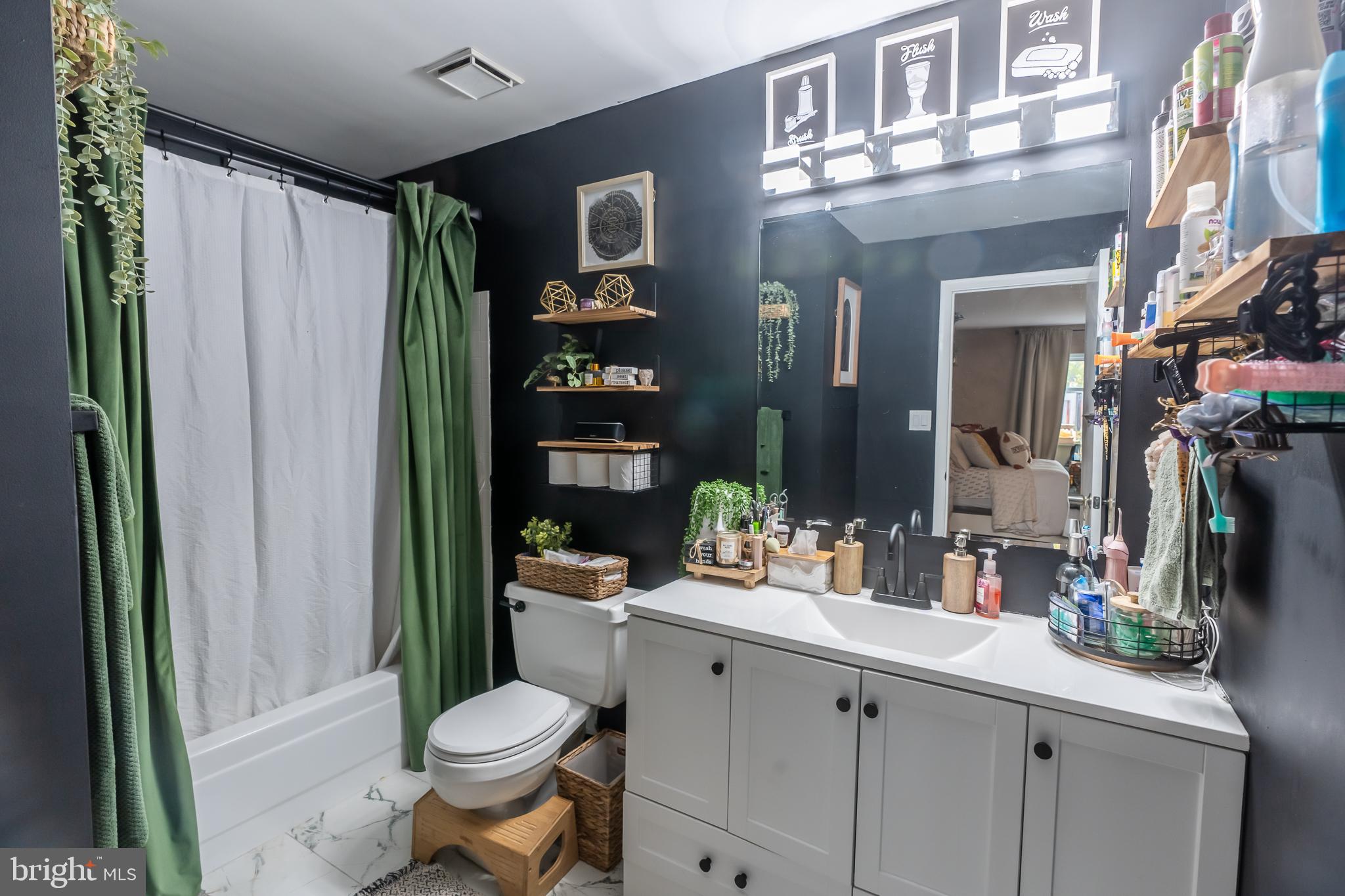 DEVON HILLS CONDO - Residential Lease