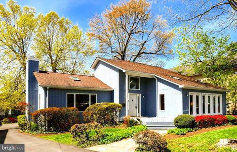 Photo of 1410 Cedar Avenue, MCLEAN, VA 22101 (MLS # VAFX2265816)