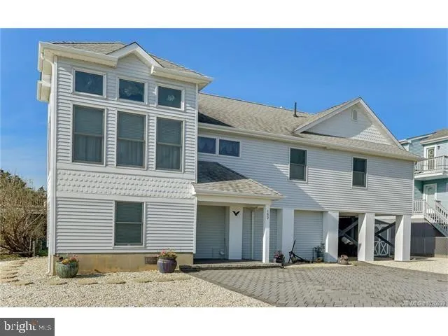 152 ADMIRAL Way  