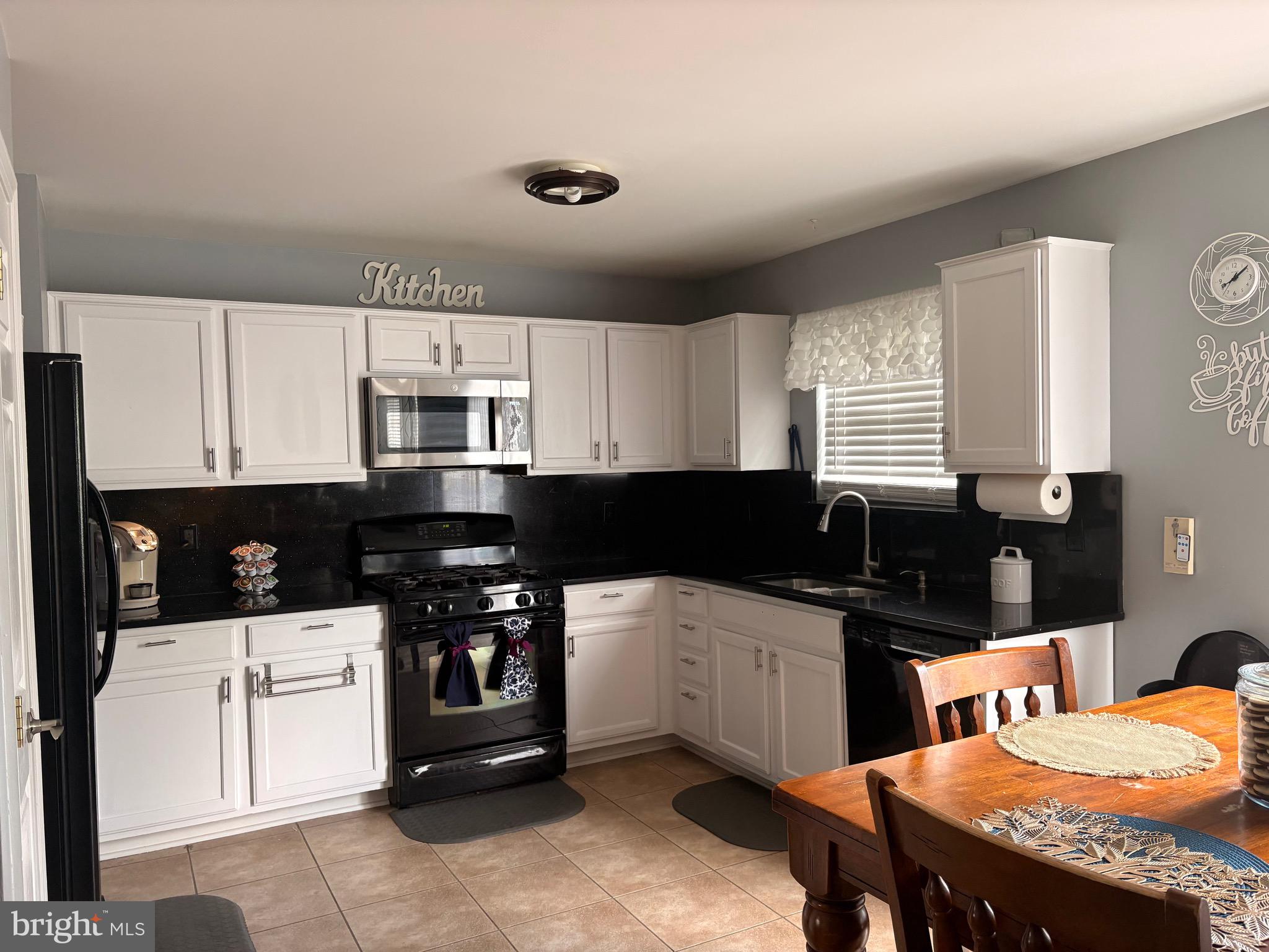 3873 SHINER COURT