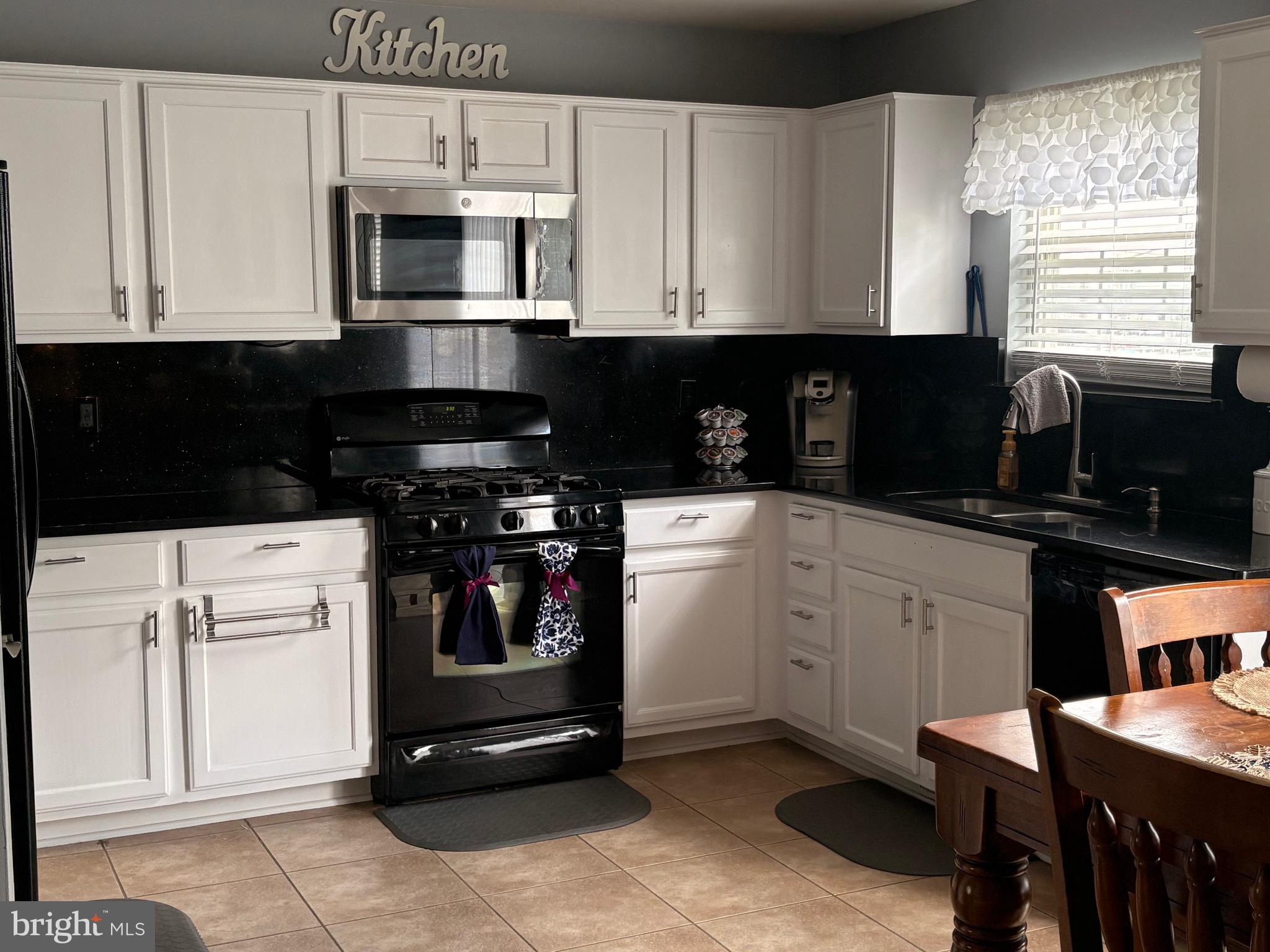 3873 SHINER COURT