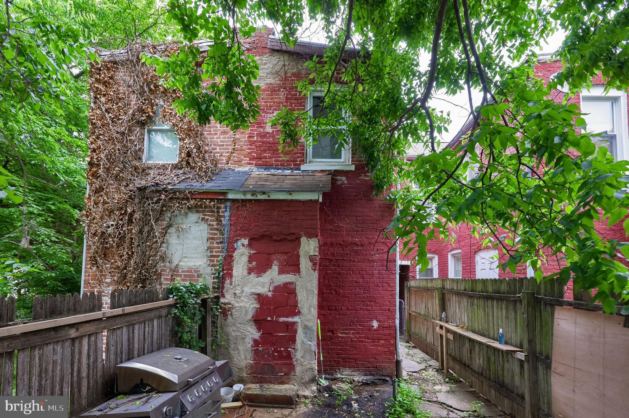 SOUTHEAST LANCASTER - Residential