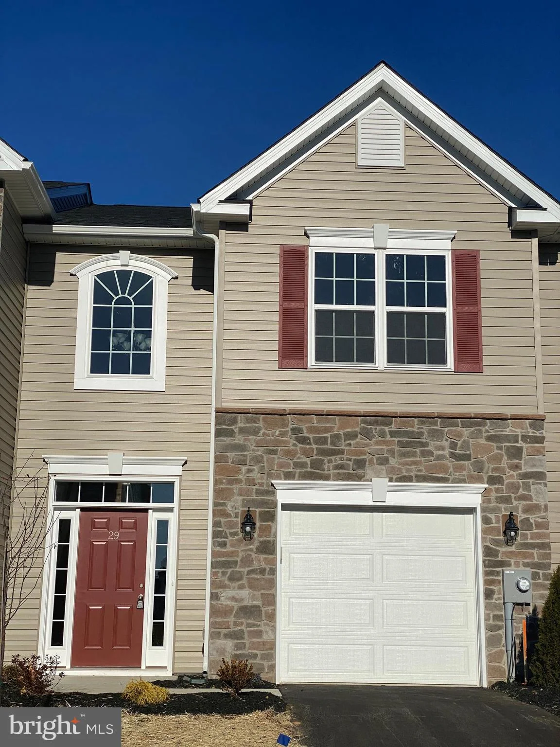 29 Polygon Place, Falling Waters, WV 25419