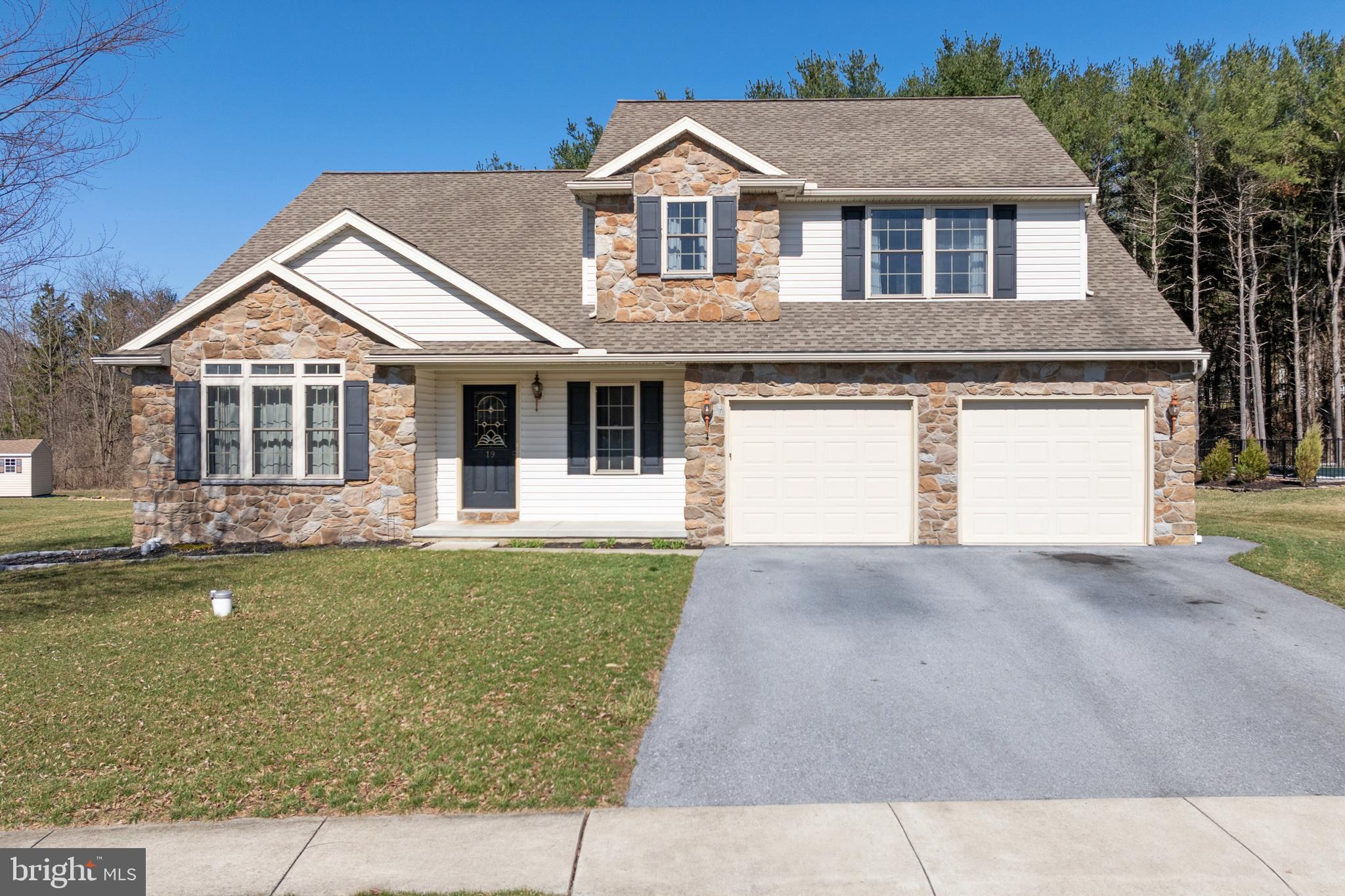 BLUE MOUNTAIN VIEW ESTATE - Residential