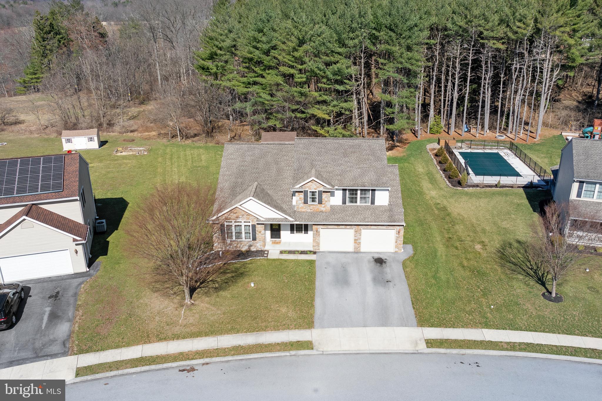 BLUE MOUNTAIN VIEW ESTATE - Residential