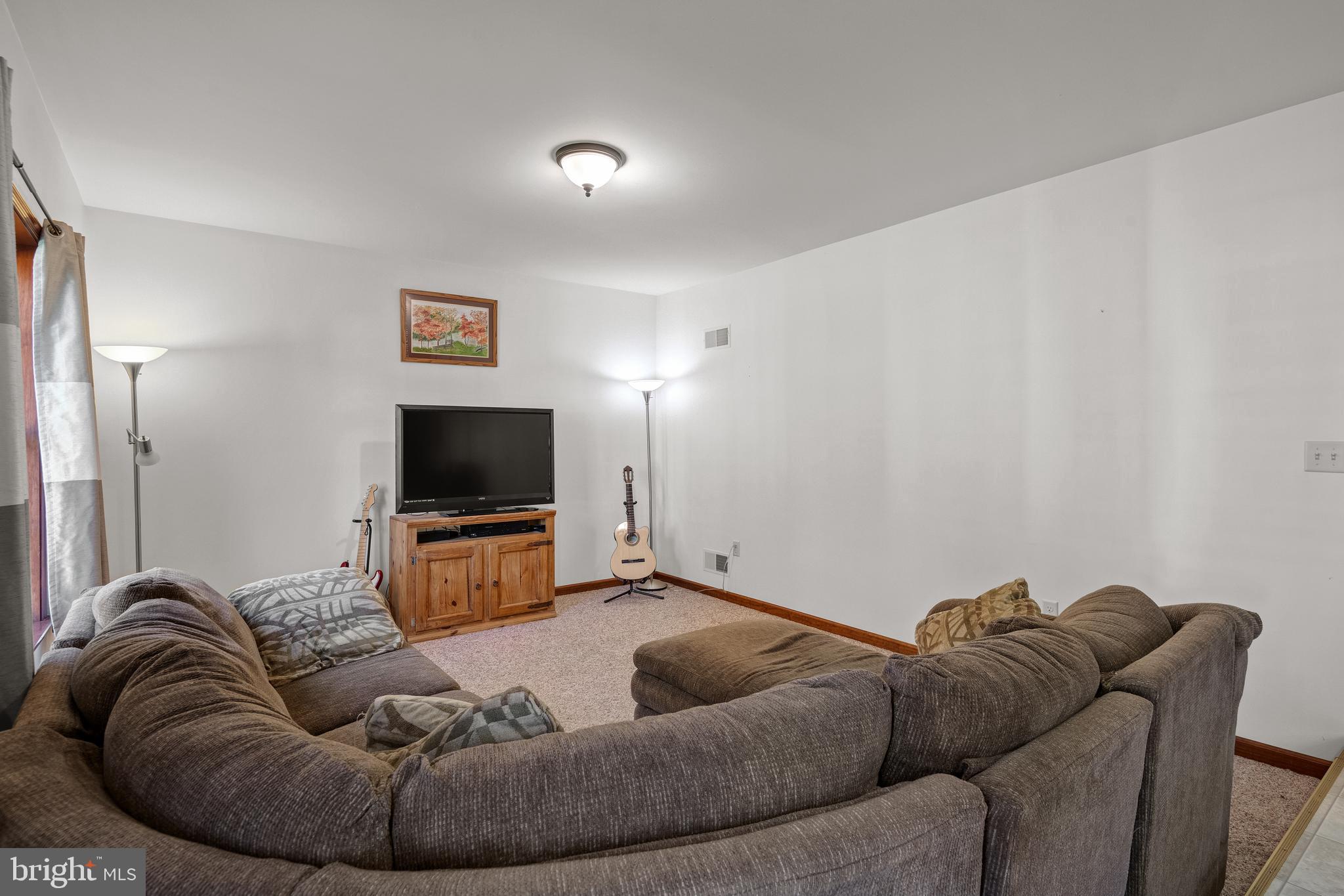 BLUE MOUNTAIN VIEW ESTATE - Residential