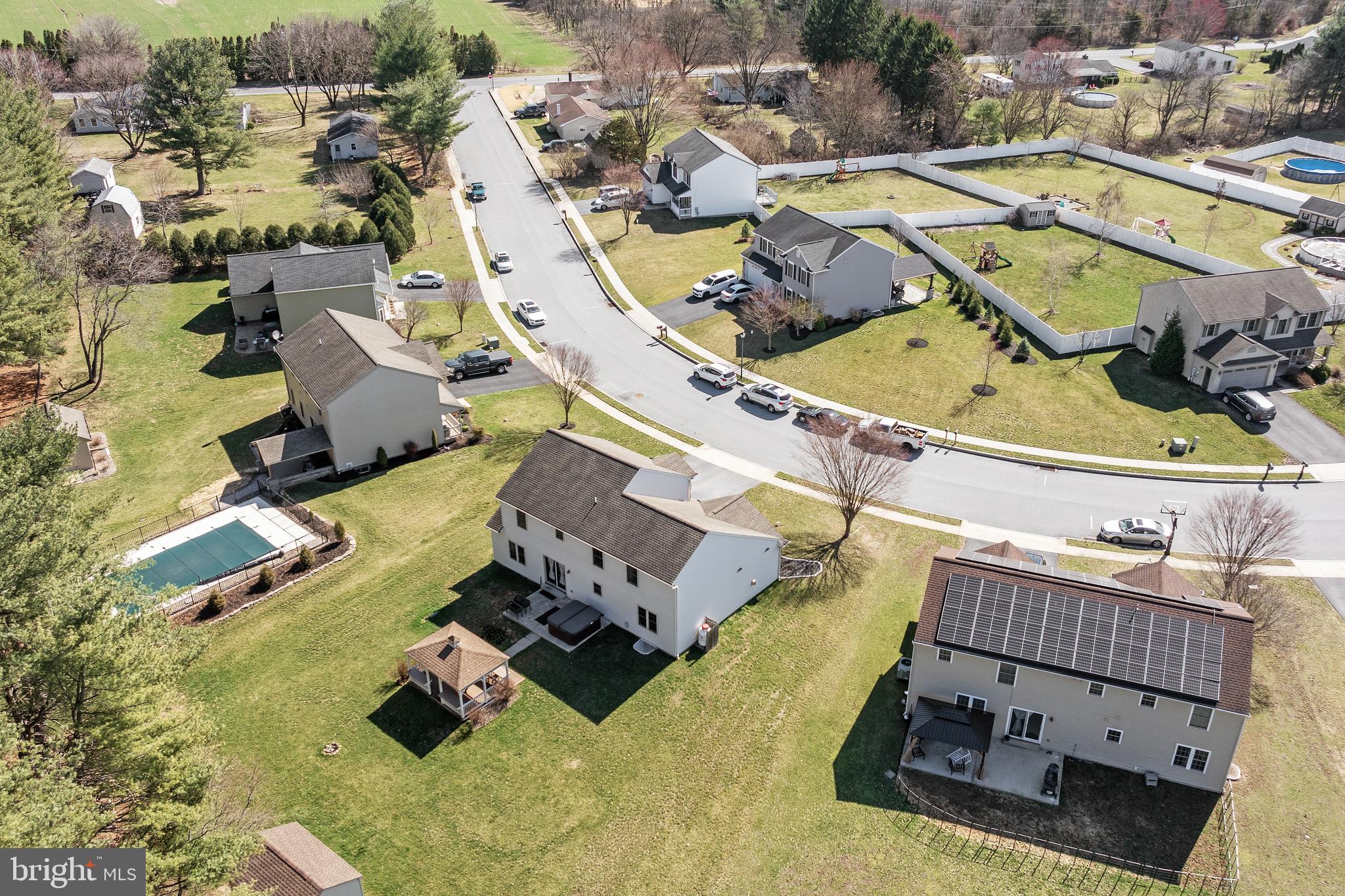 BLUE MOUNTAIN VIEW ESTATE - Residential