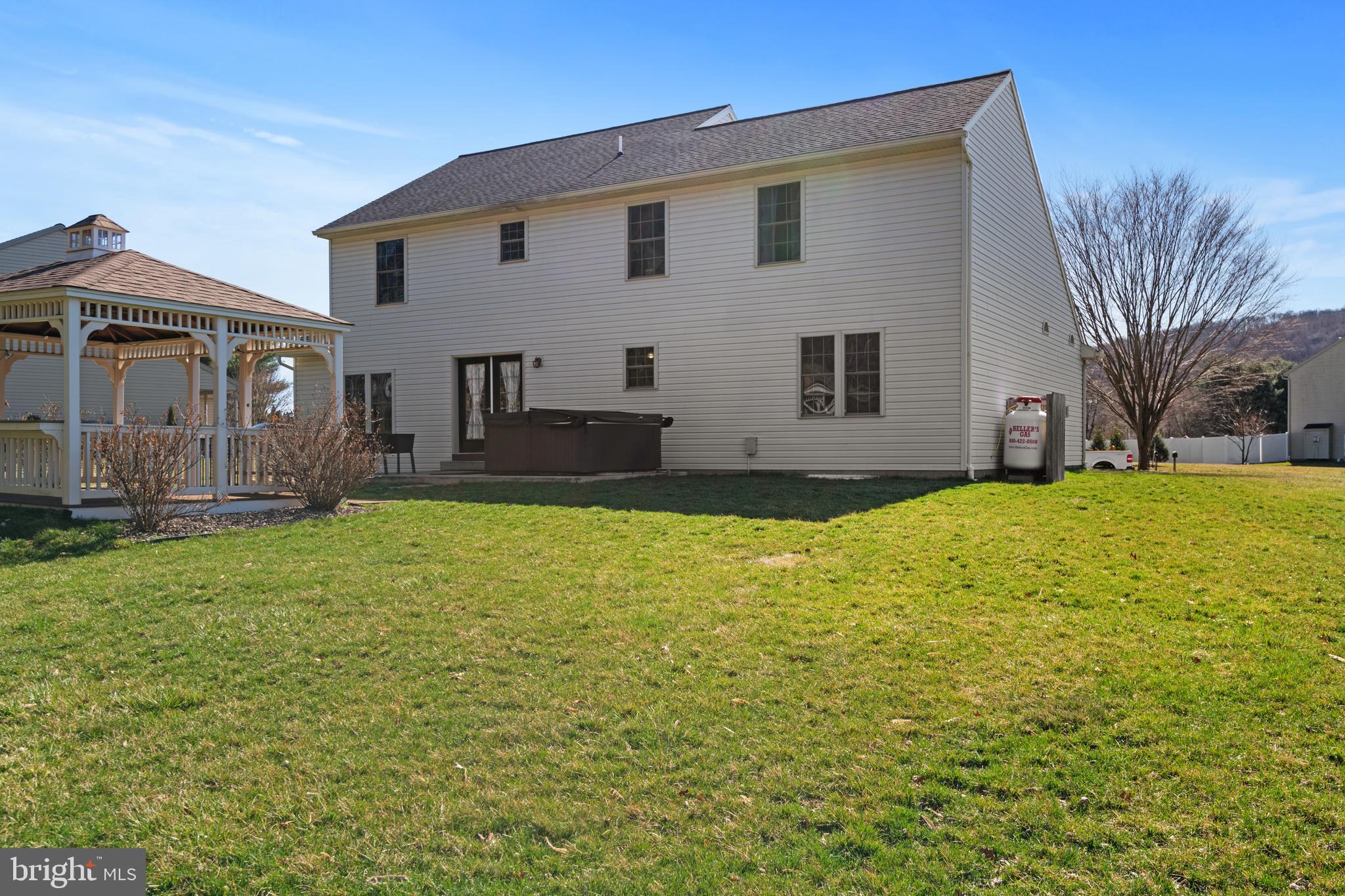 BLUE MOUNTAIN VIEW ESTATE - Residential