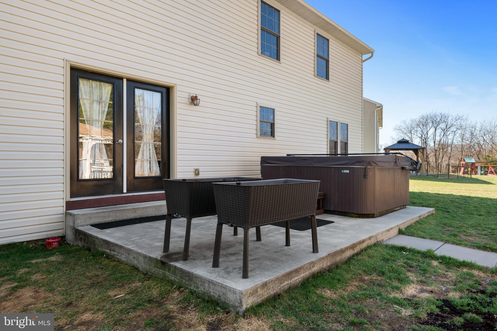 BLUE MOUNTAIN VIEW ESTATE - Residential