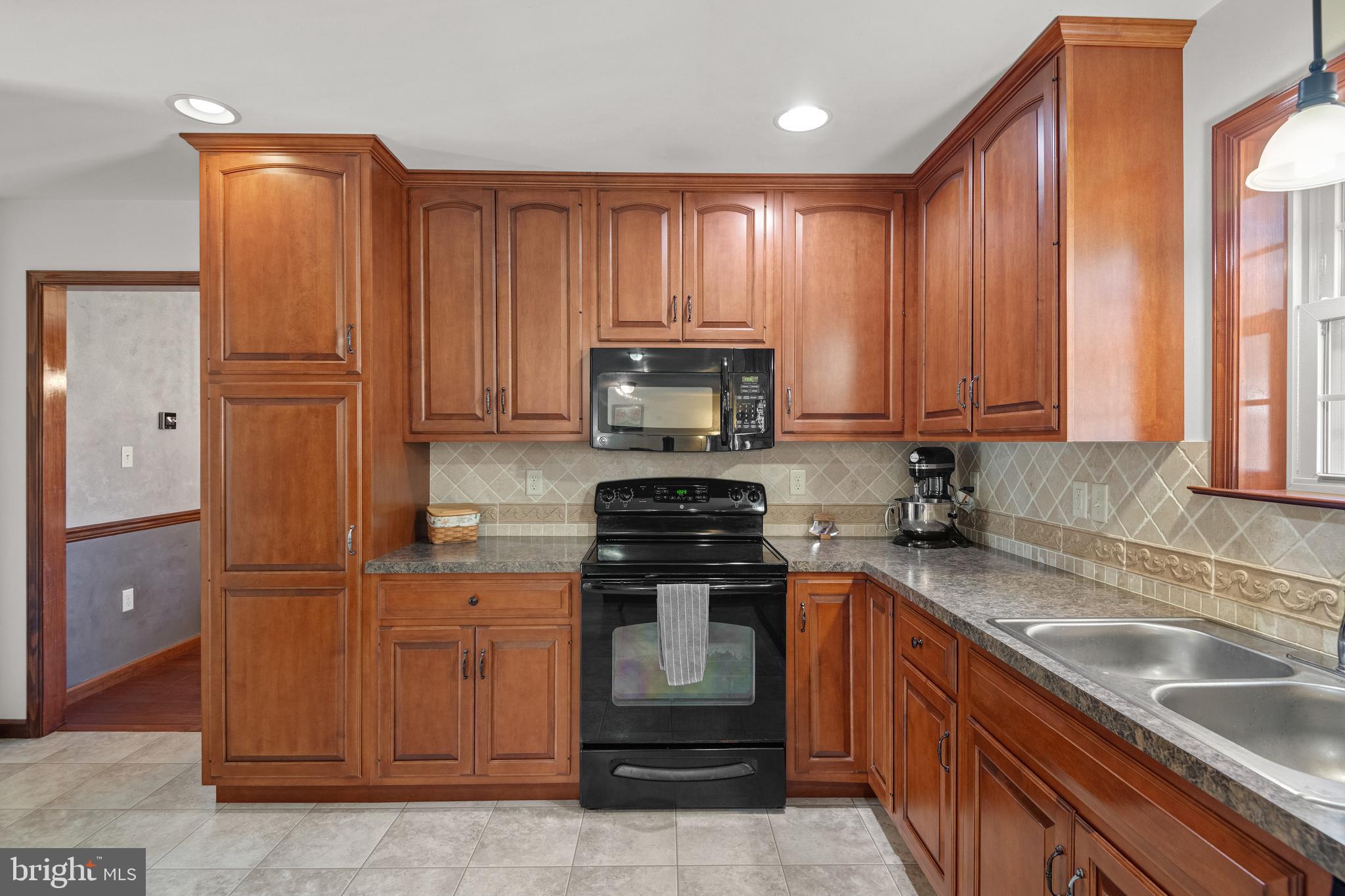 BLUE MOUNTAIN VIEW ESTATE - Residential