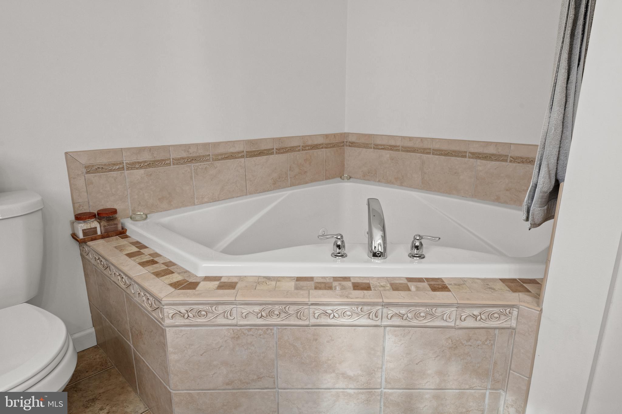 BLUE MOUNTAIN VIEW ESTATE - Residential