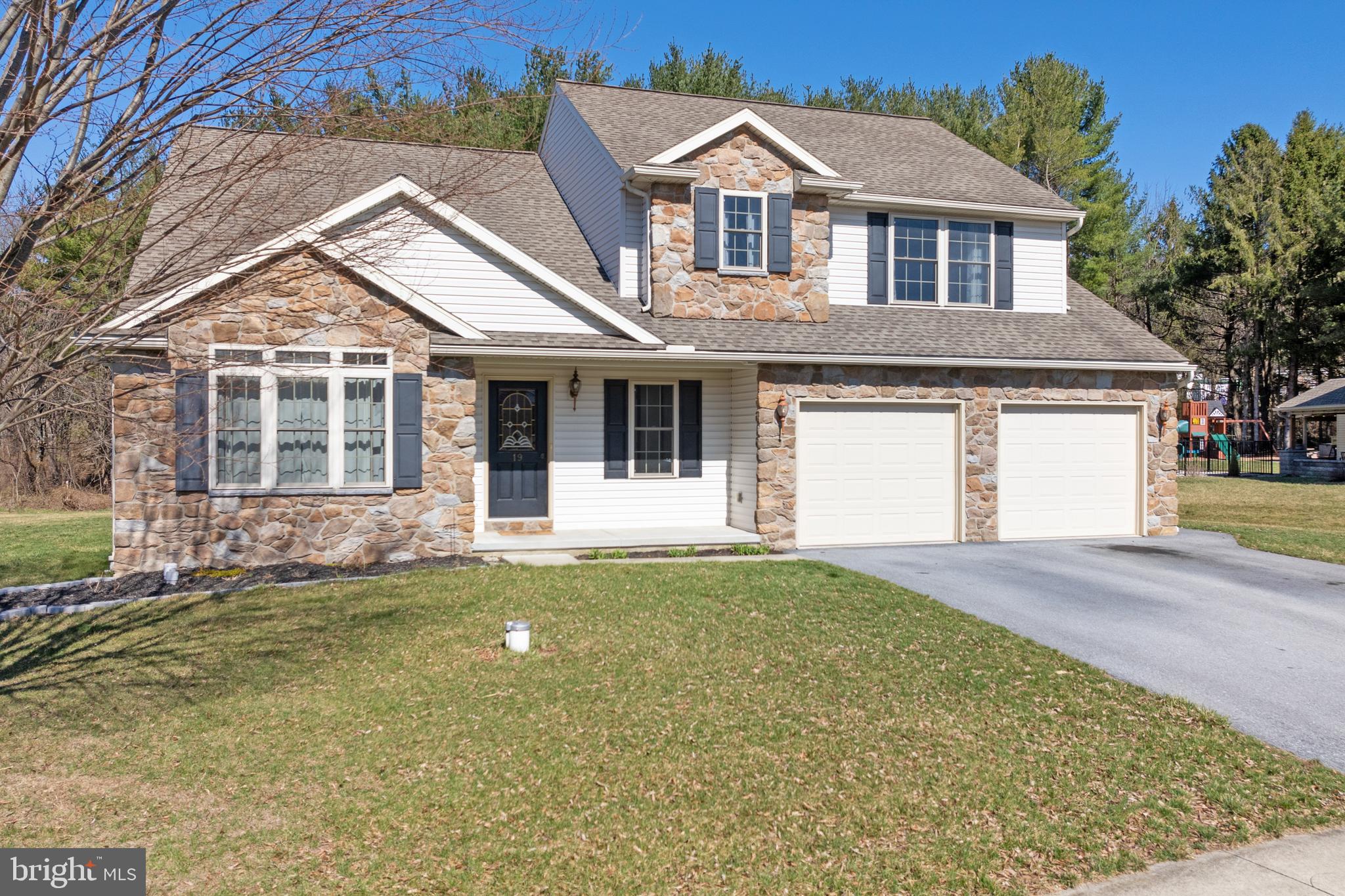 BLUE MOUNTAIN VIEW ESTATE - Residential