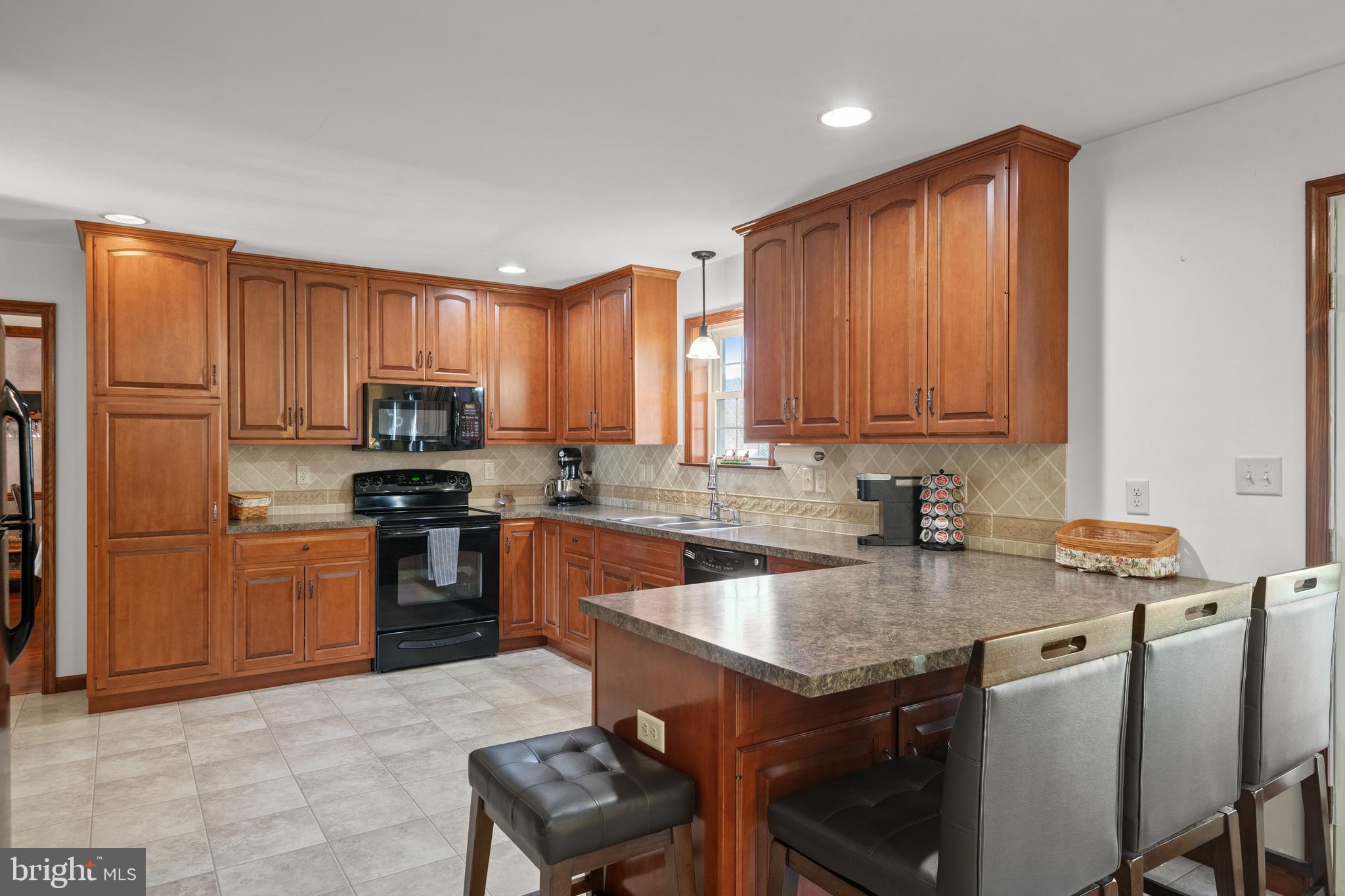 BLUE MOUNTAIN VIEW ESTATE - Residential