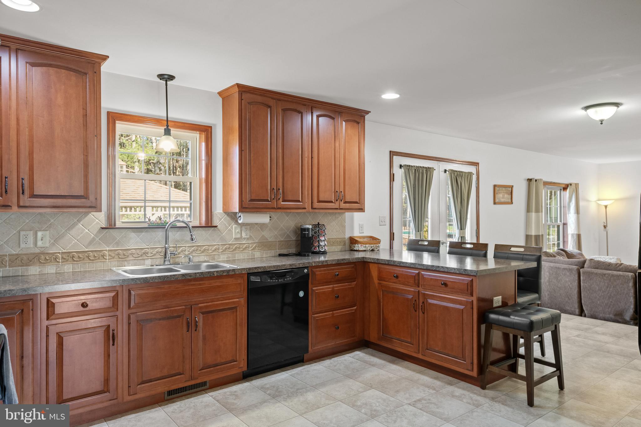 BLUE MOUNTAIN VIEW ESTATE - Residential