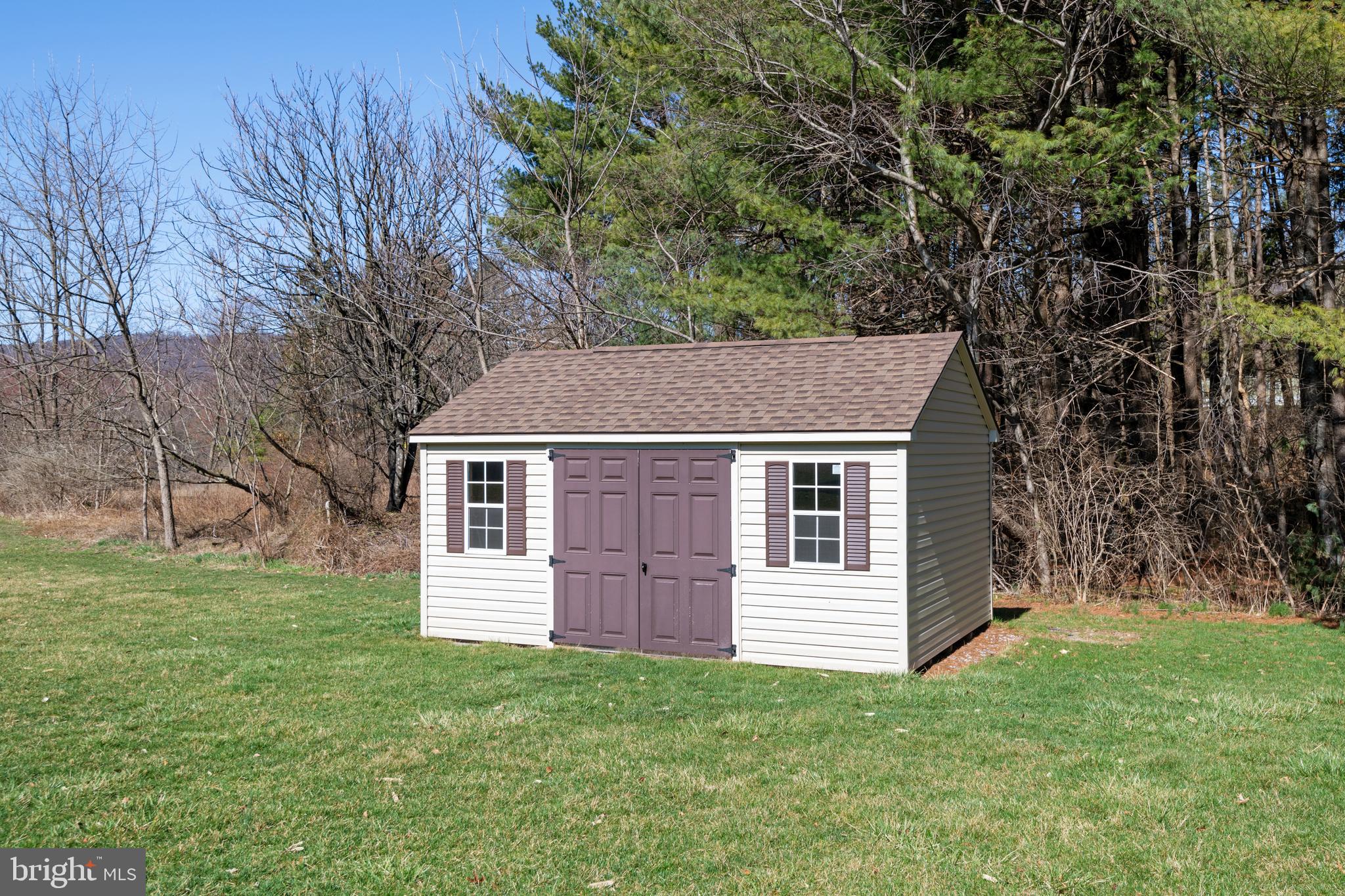 BLUE MOUNTAIN VIEW ESTATE - Residential