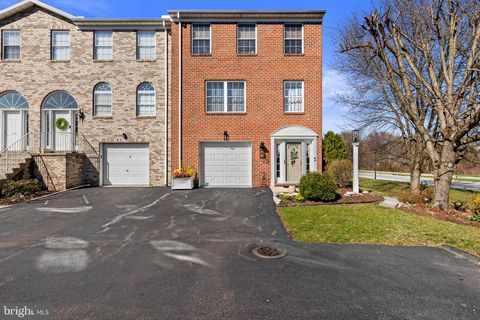 Photo of 102 Lorenzo Court #102, YORK, PA 17402 (MLS # PAYK2098624)
