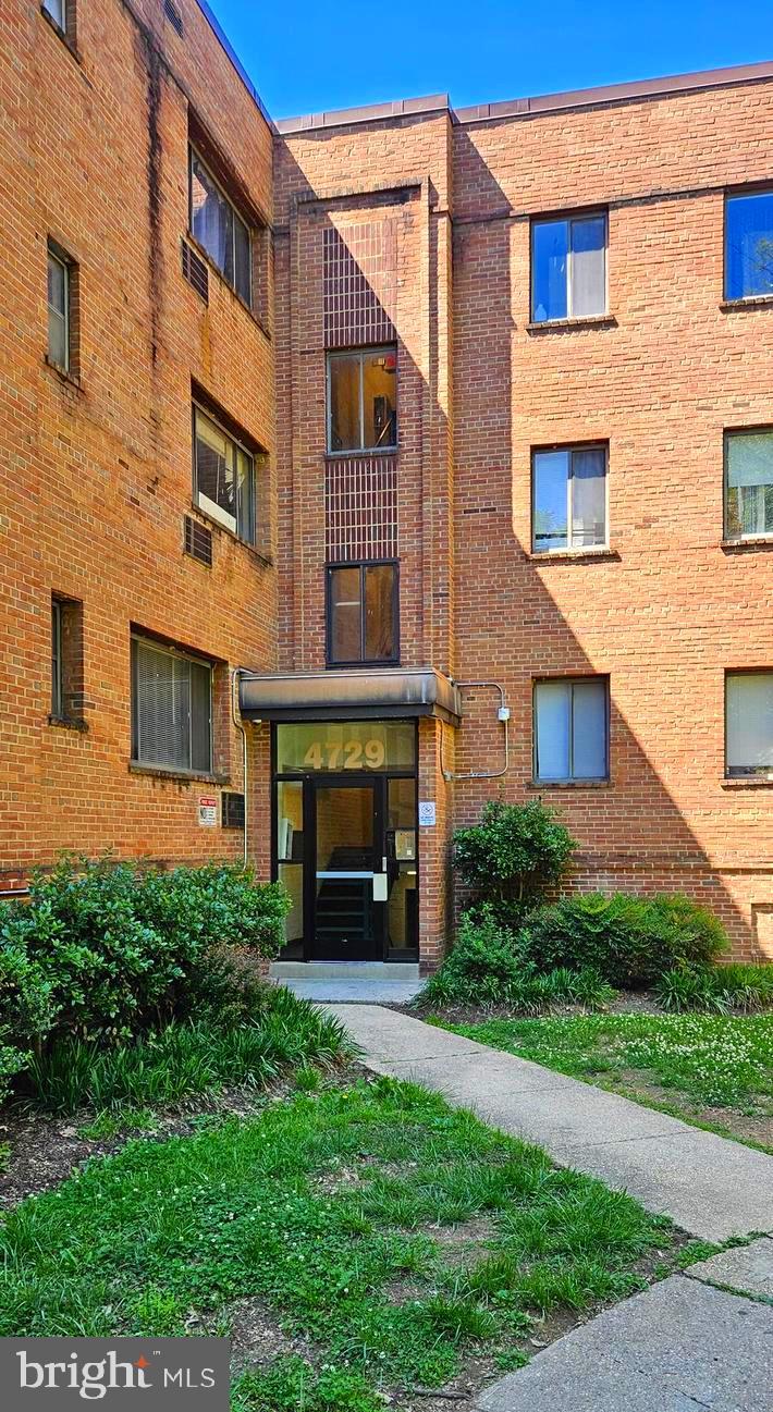 Photo 1 of 15 — 4729 1ST STREET SW 101, WASHINGTON, DC 20032
