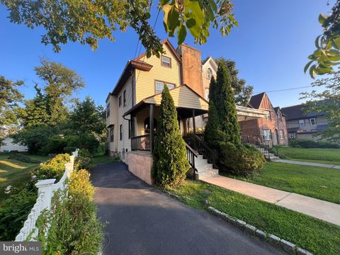 Townhouse For Sale - 52 W Albemarle Avenue<br/> Delaware County, LANSDOWNE, PA 19050
