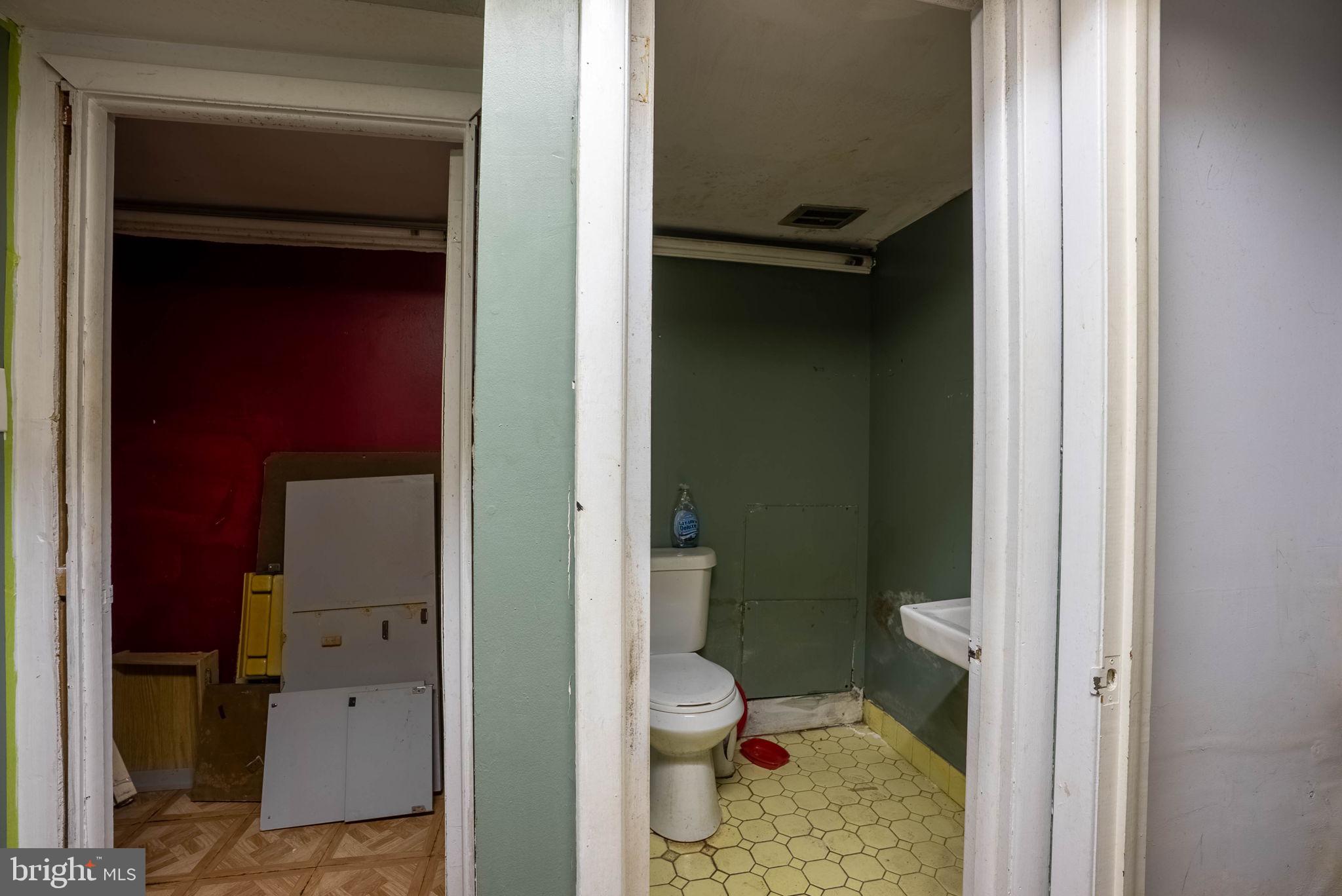 ELKINS PARK - Commercial Lease