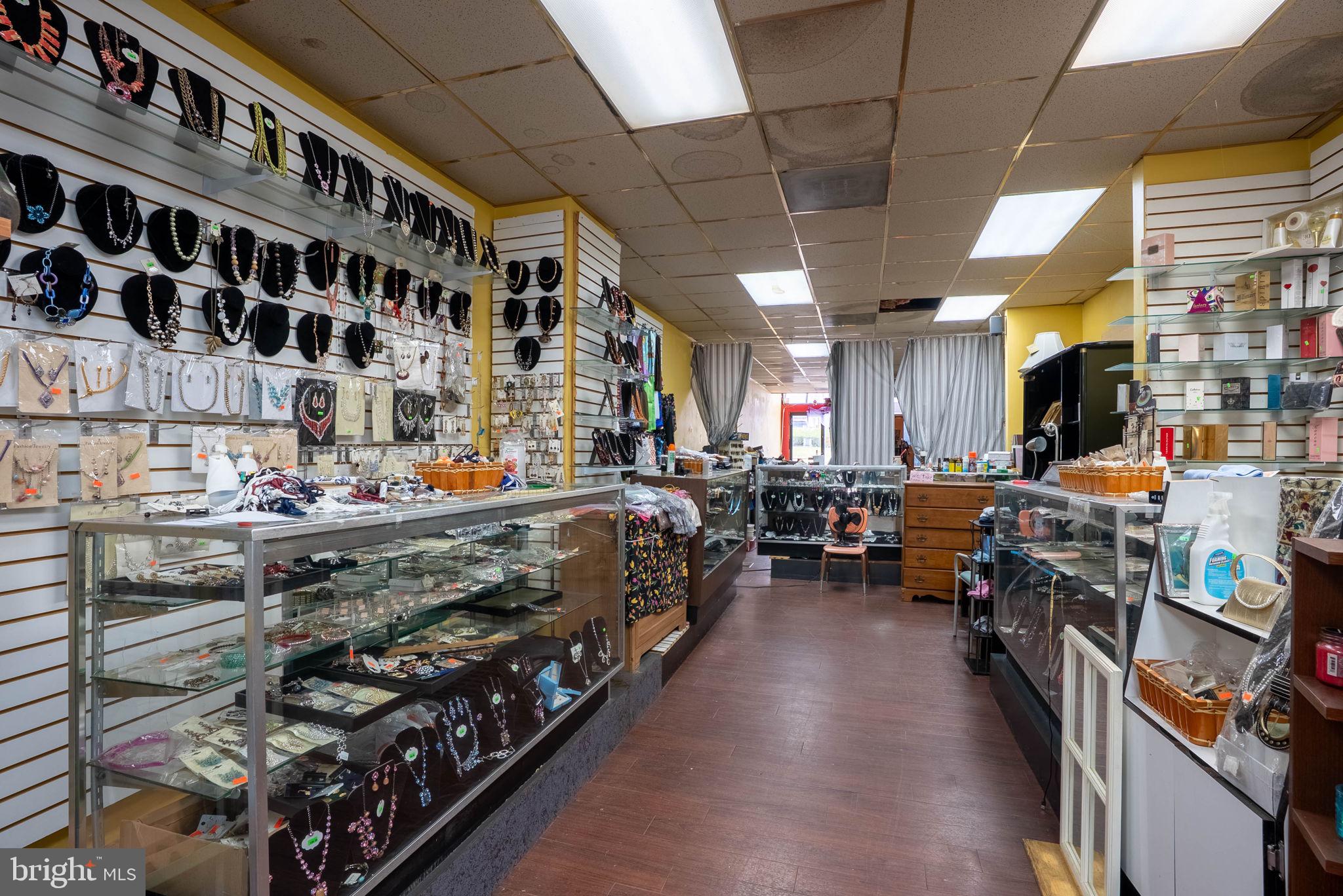 ELKINS PARK - Commercial Lease