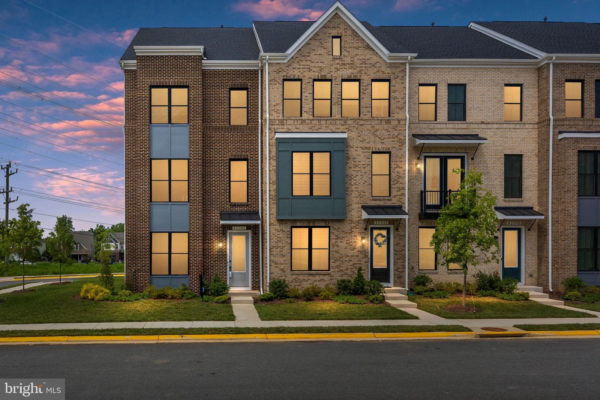 42086 Picasso Square