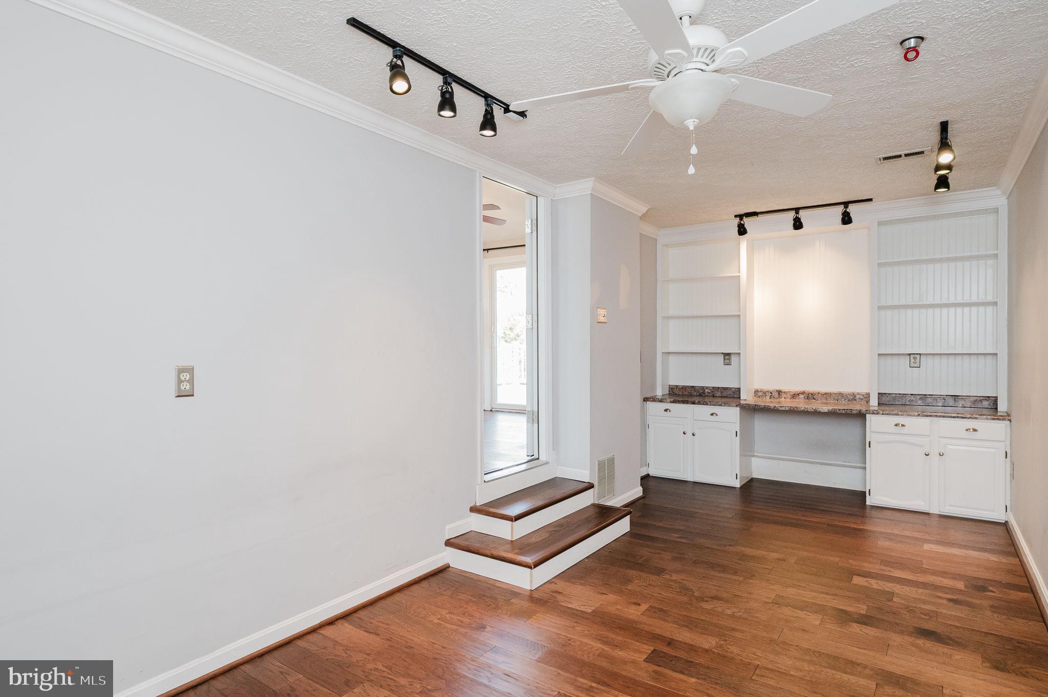 LAUREL VALLEY - Residential