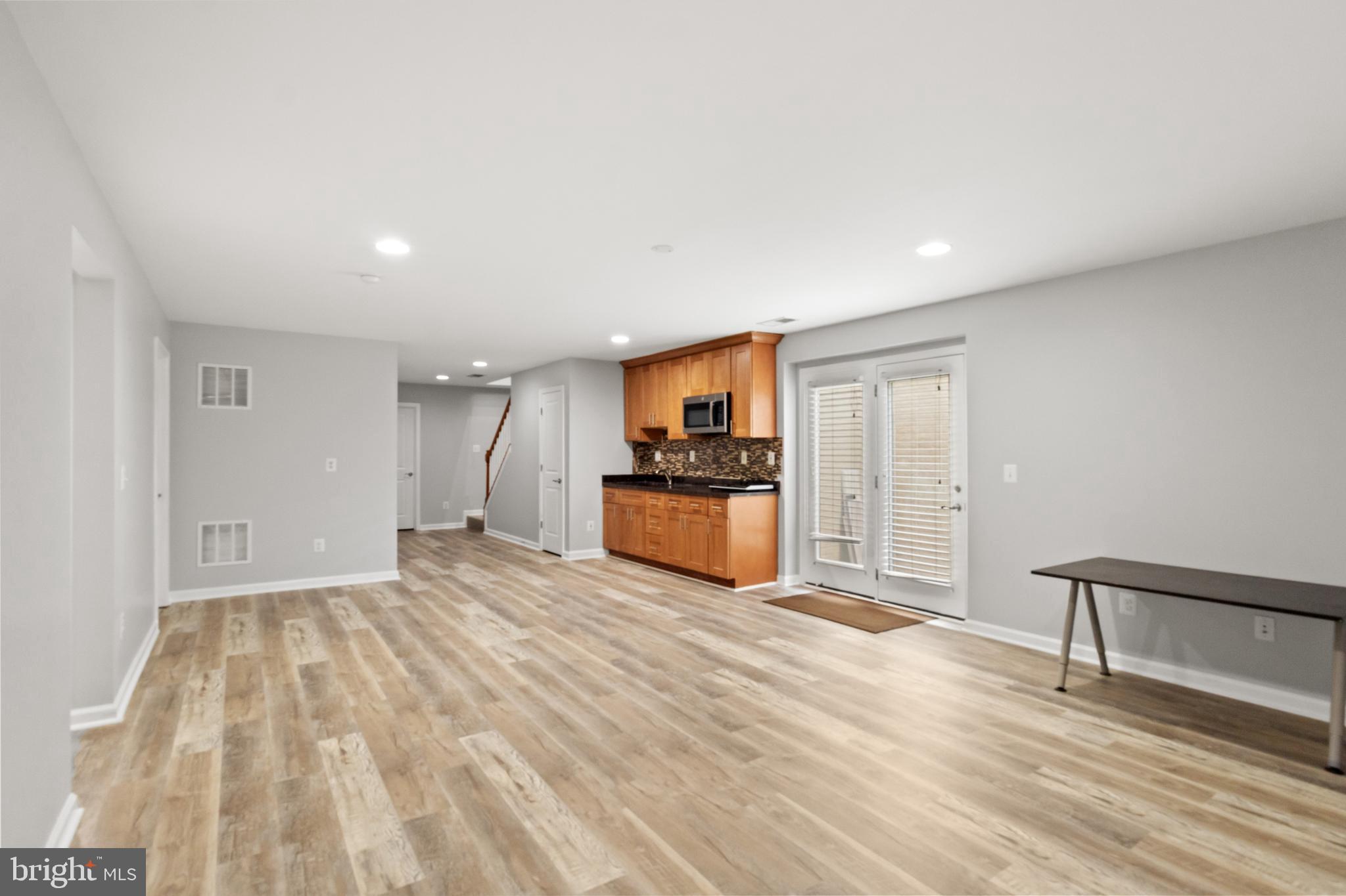 EAST CHASE - Residential