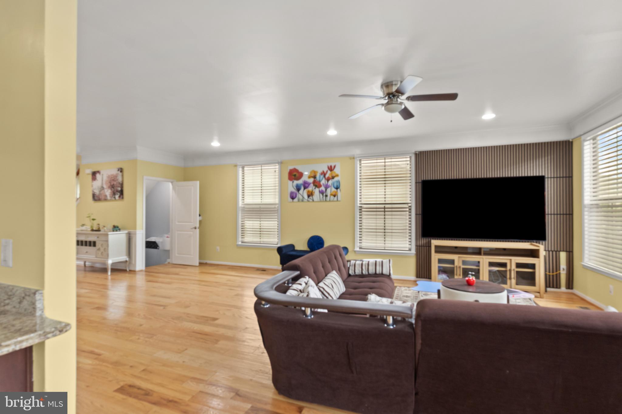 EAST CHASE - Residential