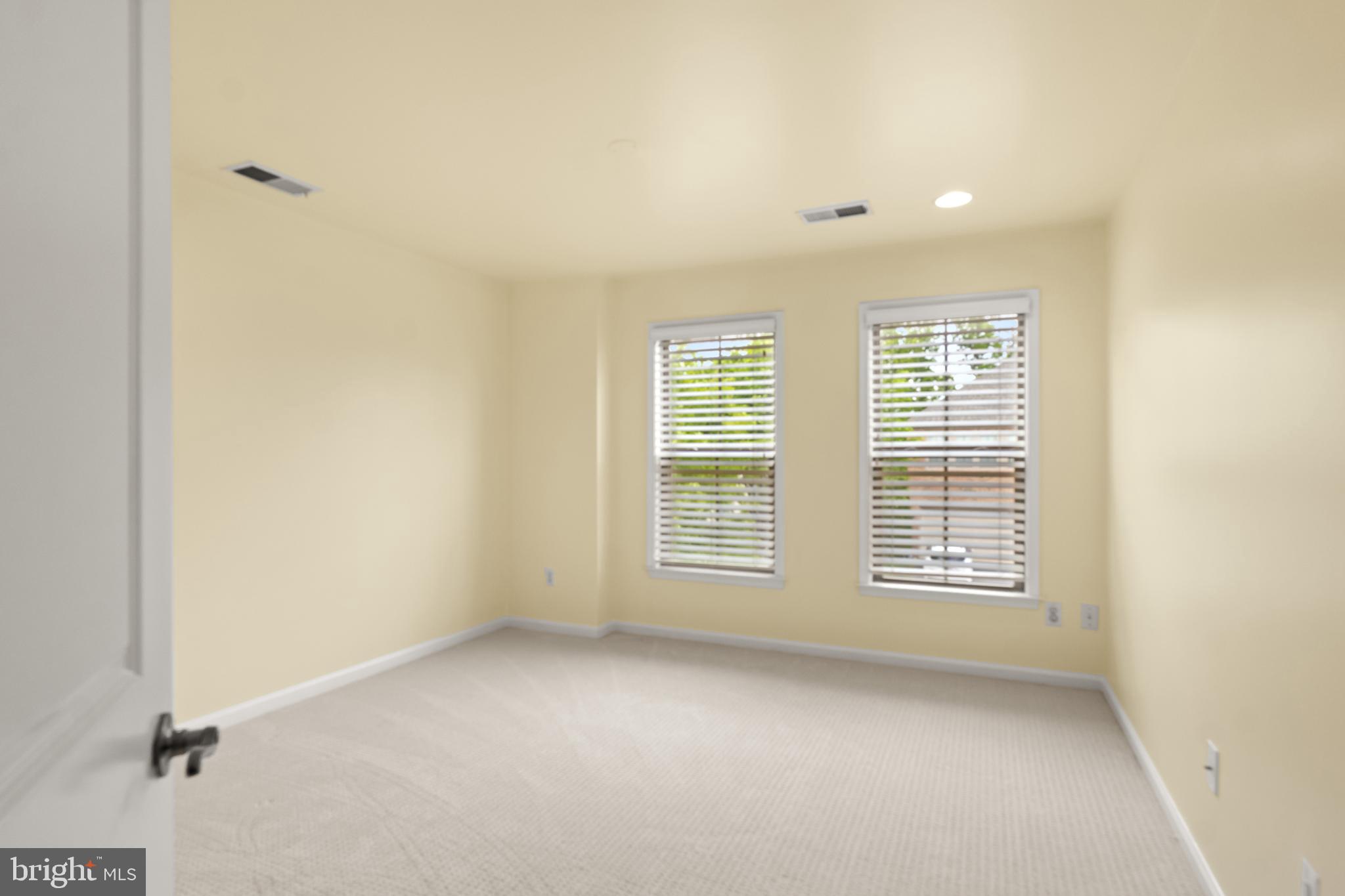 EAST CHASE - Residential