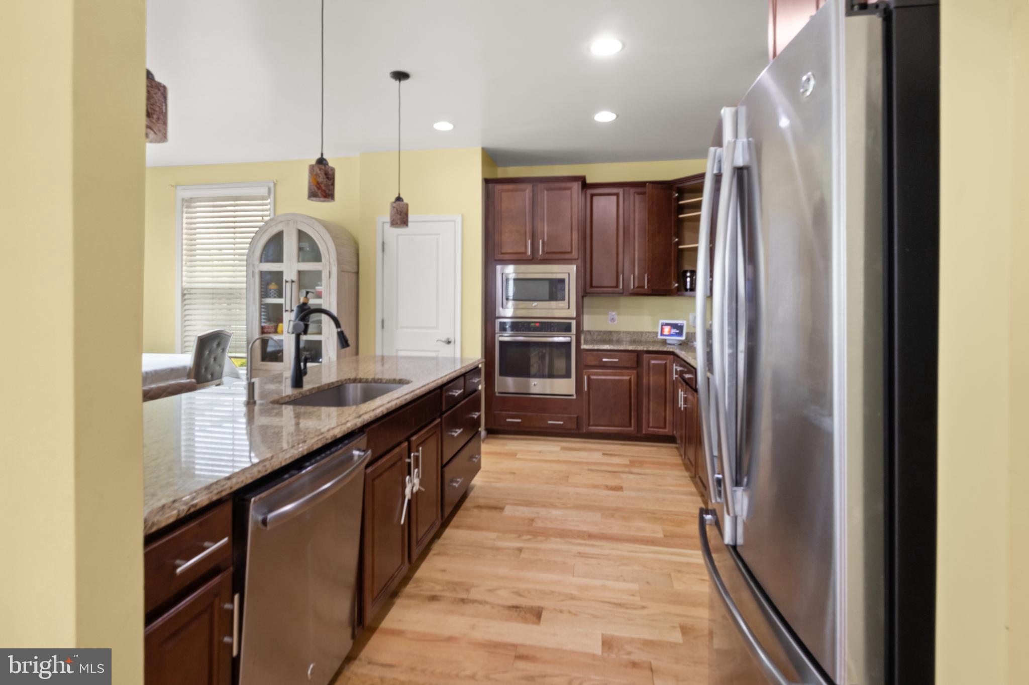 EAST CHASE - Residential