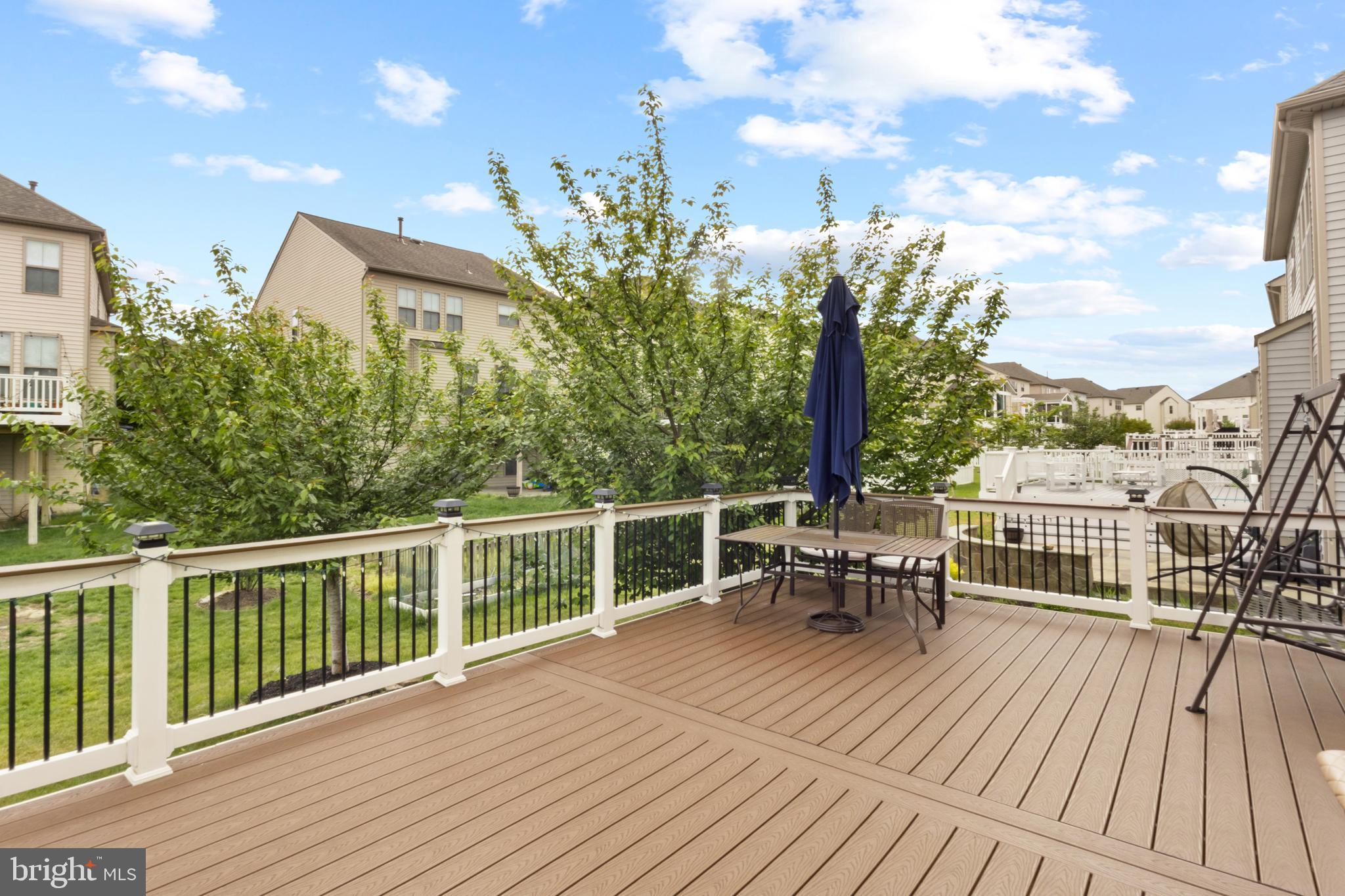 EAST CHASE - Residential