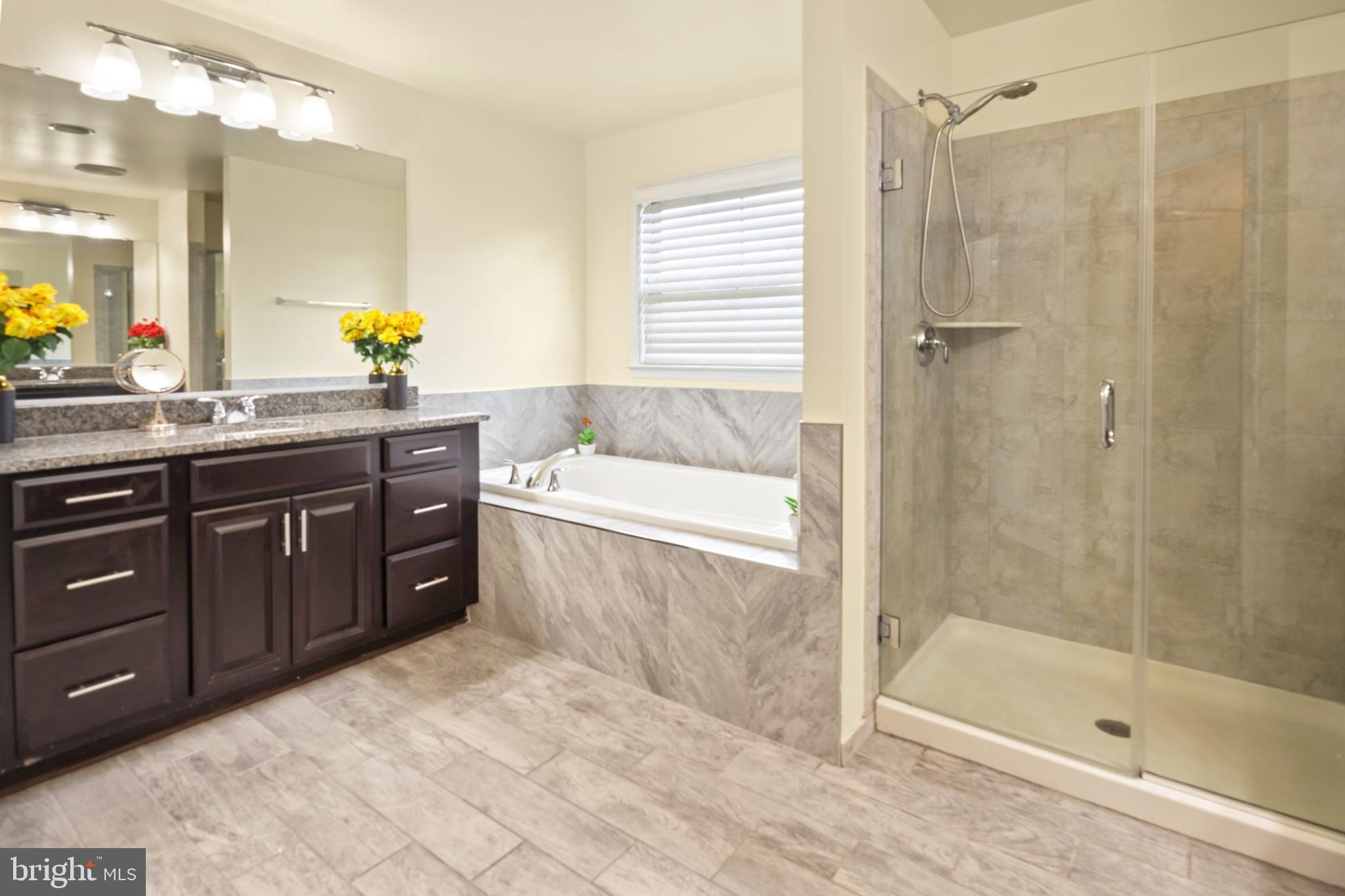 EAST CHASE - Residential