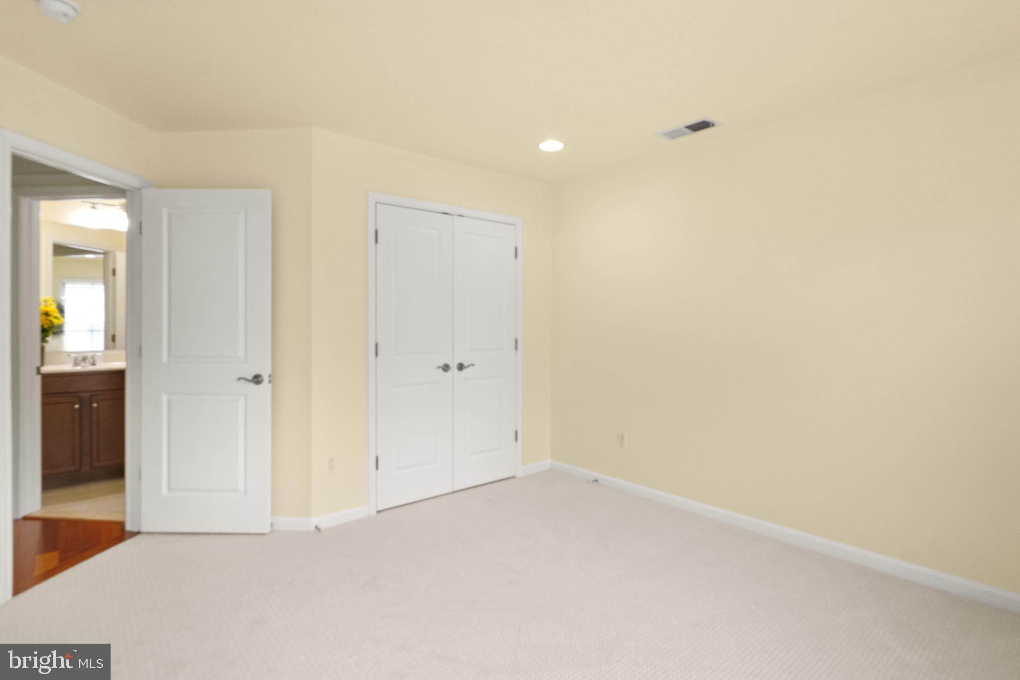 EAST CHASE - Residential