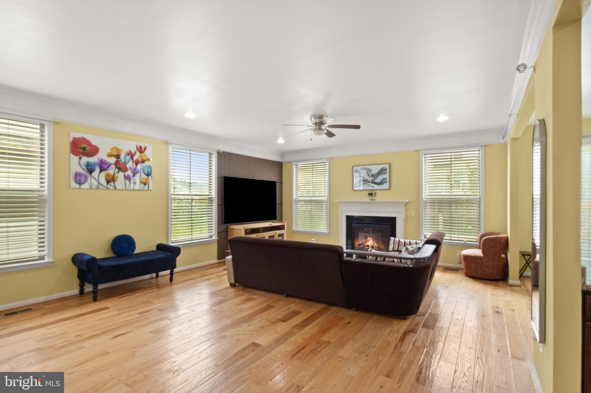 EAST CHASE - Residential